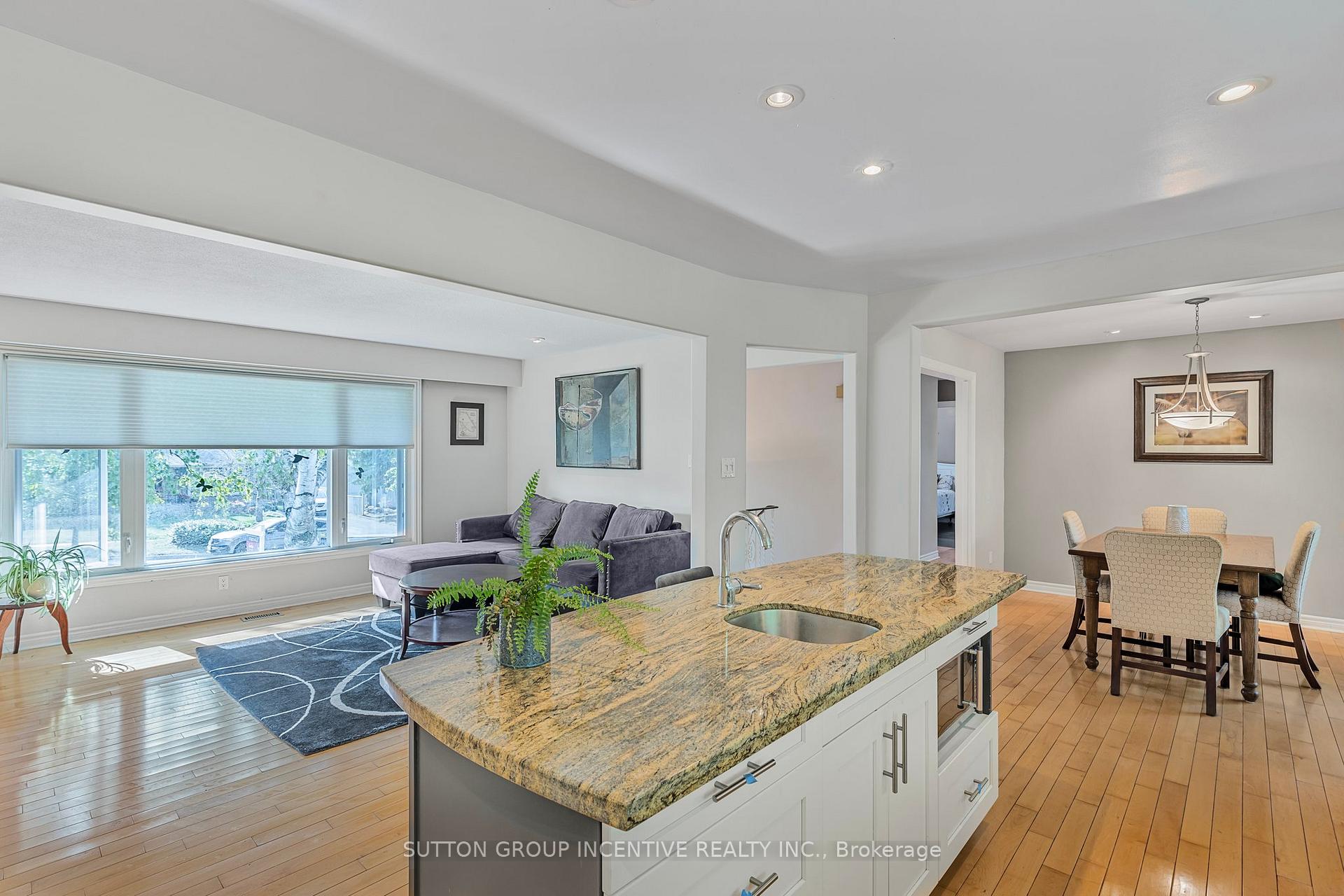 Photo 11 of 12 Roslyn Road, Barrie, Wellington — HOMEH