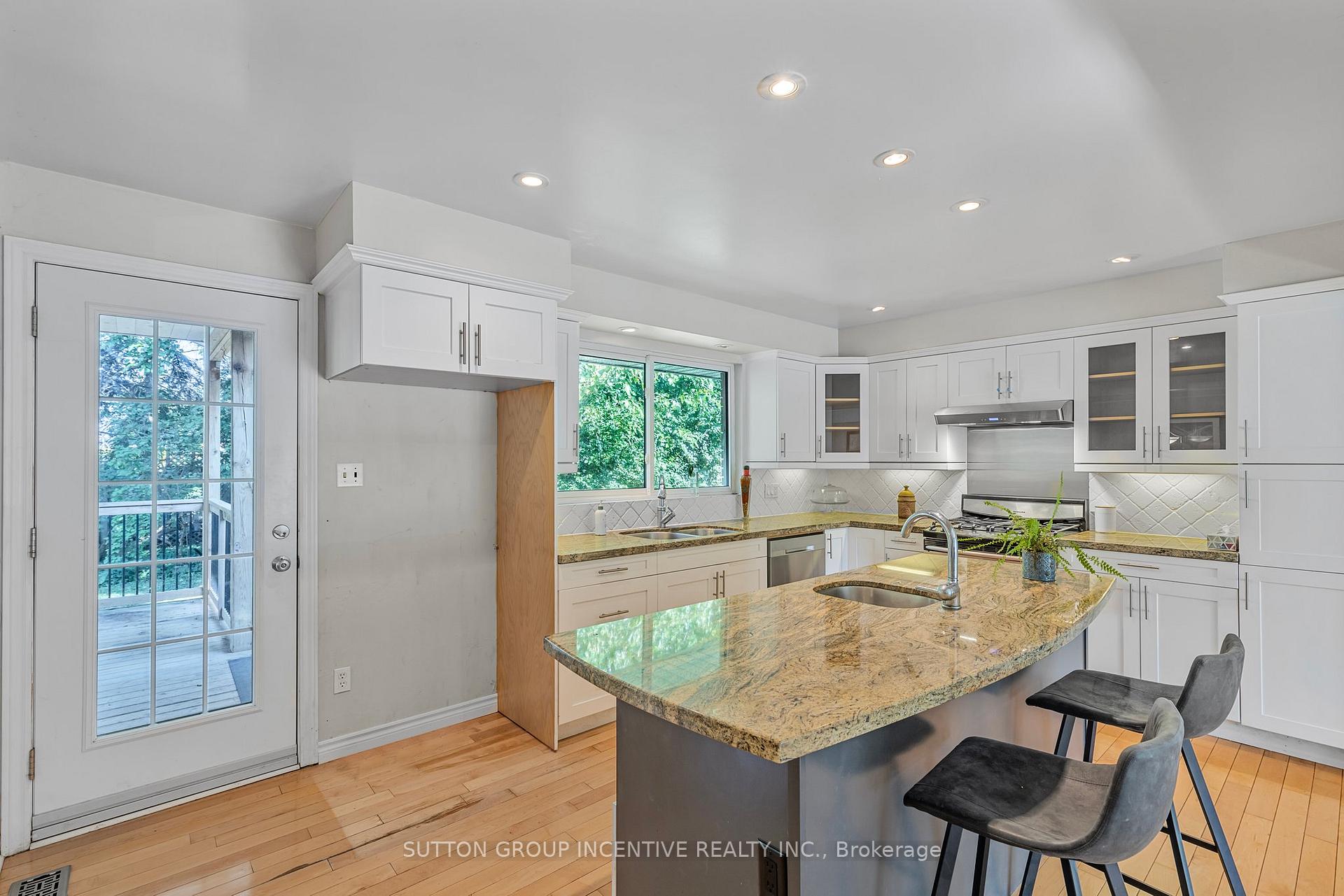 Photo 13 of 12 Roslyn Road, Barrie, Wellington — HOMEH