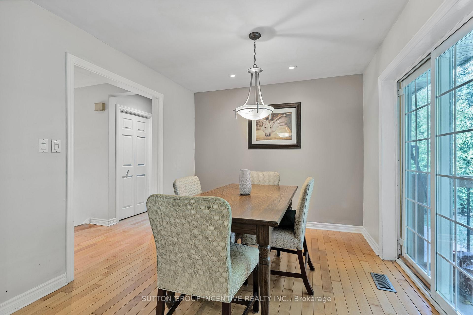 Photo 15 of 12 Roslyn Road, Barrie, Wellington — HOMEH