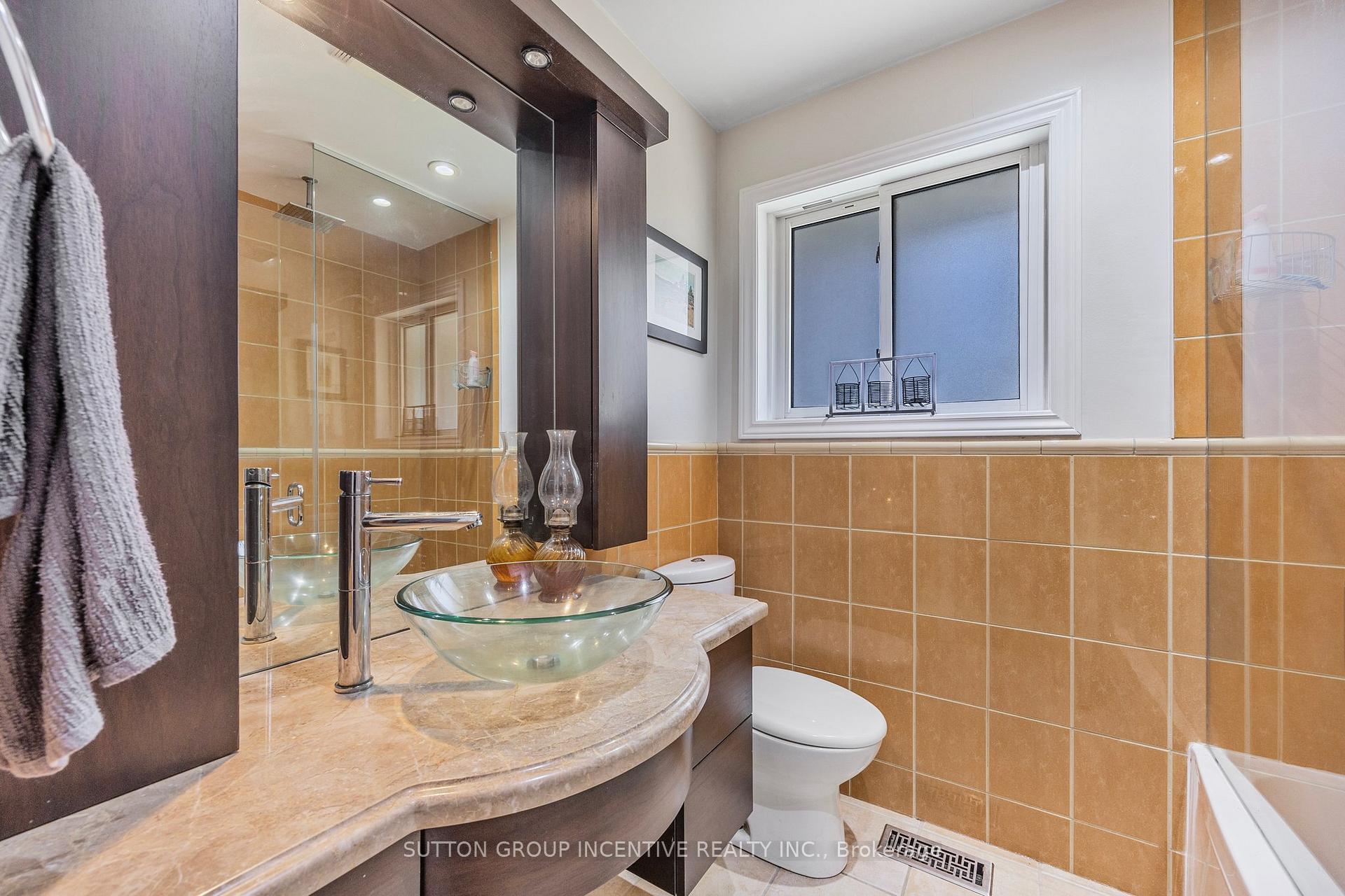 Photo 16 of 12 Roslyn Road, Barrie, Wellington — HOMEH