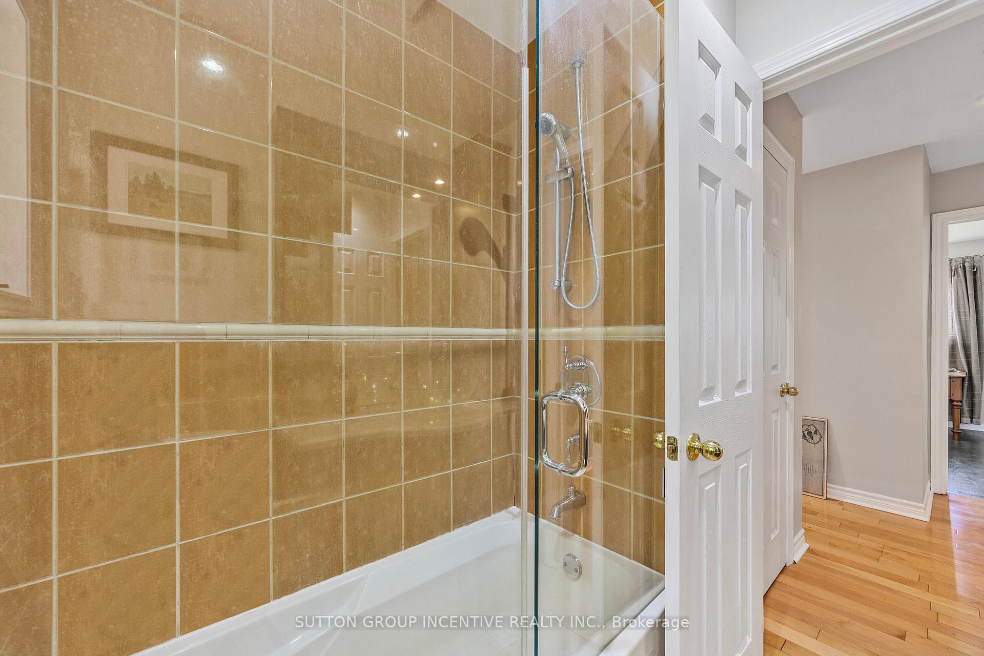 Photo 17 of 12 Roslyn Road, Barrie, Wellington — HOMEH