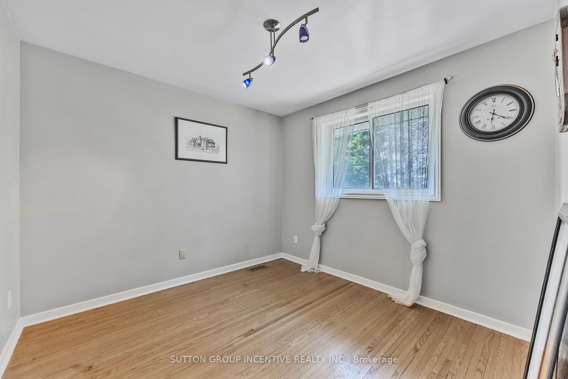Photo 21 of 12 Roslyn Road, Barrie, Wellington — HOMEH