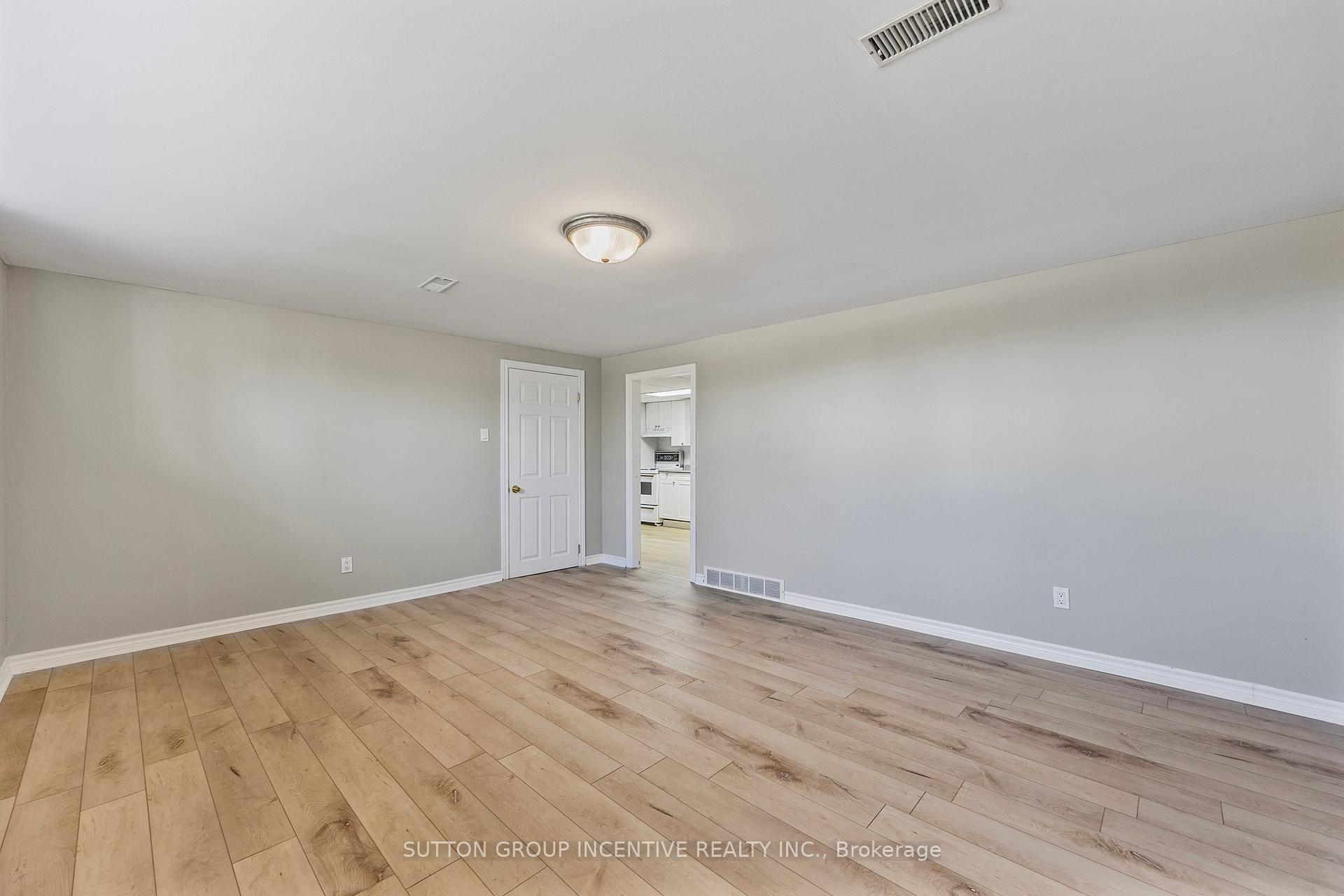 Photo 32 of 12 Roslyn Road, Barrie, Wellington — HOMEH