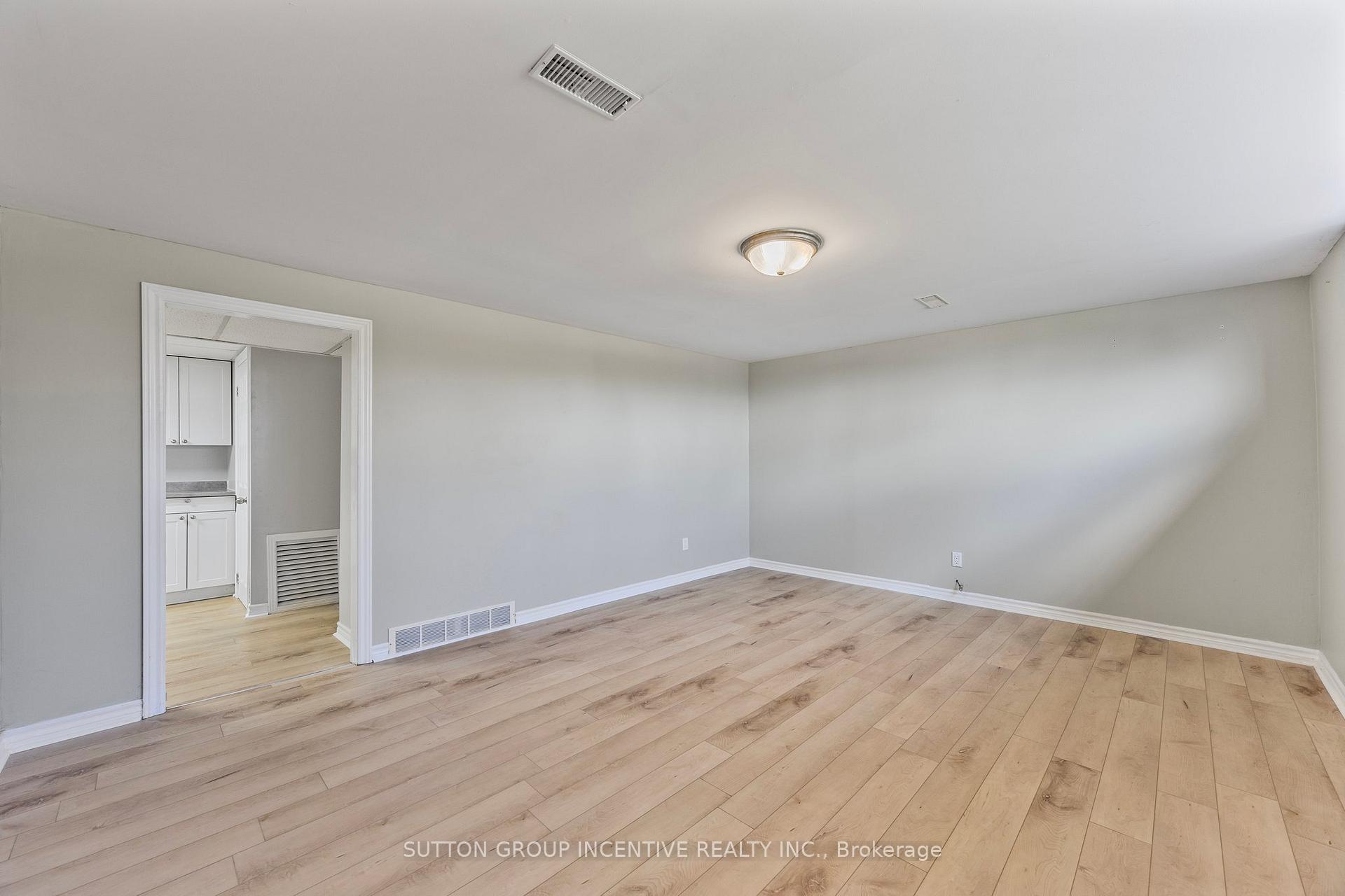 Photo 33 of 12 Roslyn Road, Barrie, Wellington — HOMEH
