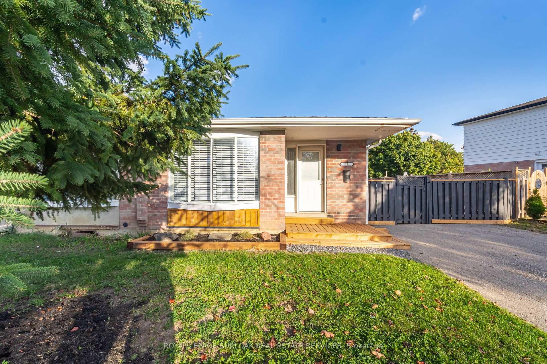 Photo 3 of 19 Juniper Crescent, Brampton, Northgate — HOMEH