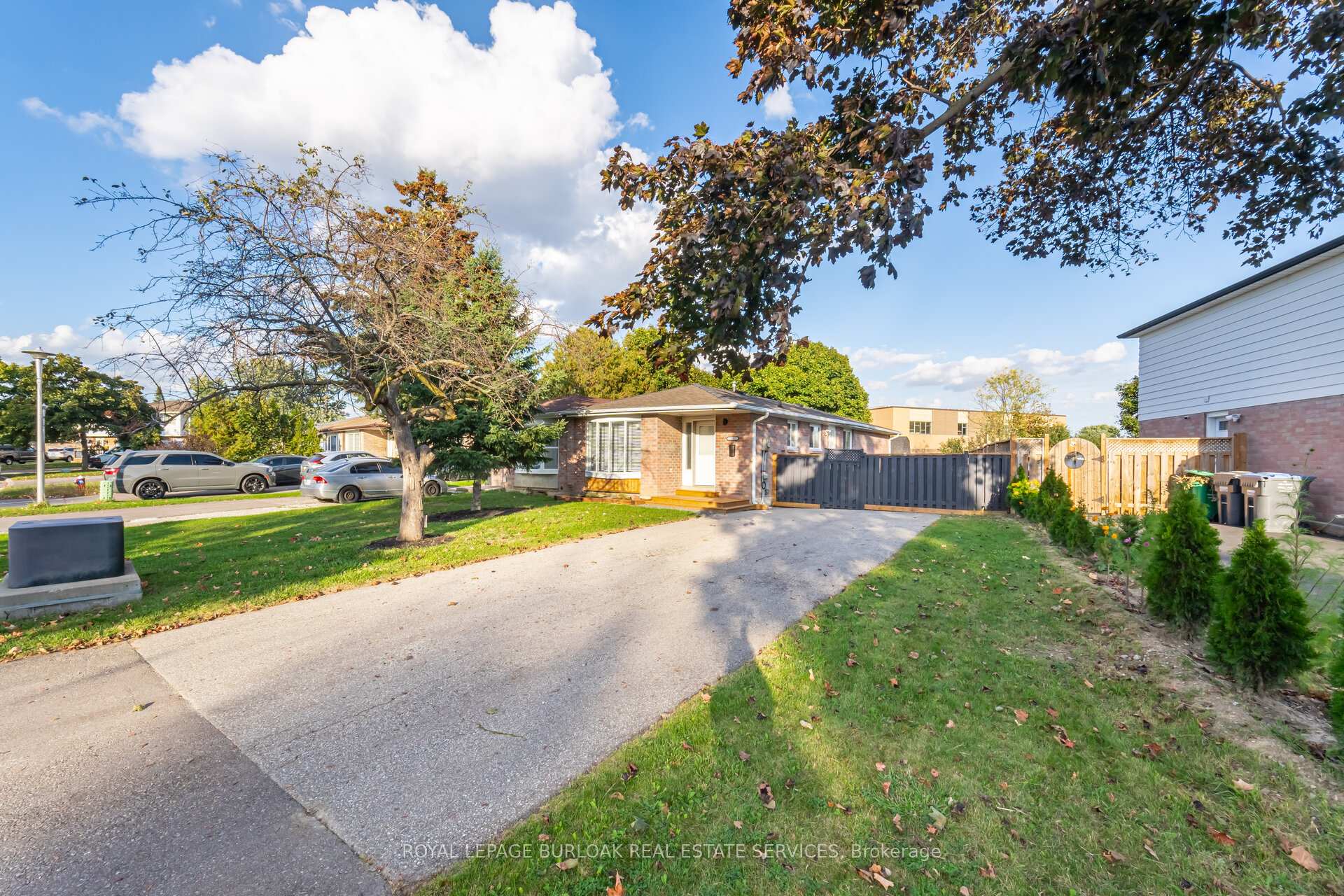 Photo 4 of 19 Juniper Crescent, Brampton, Northgate — HOMEH