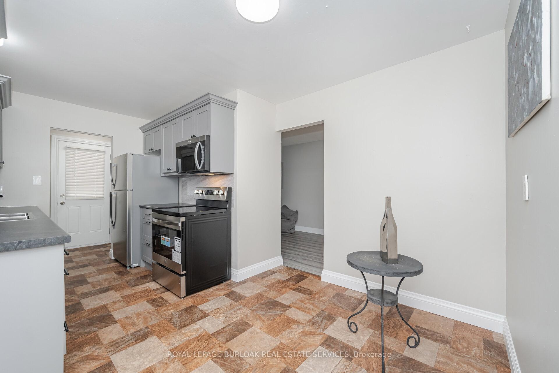 Photo 11 of 19 Juniper Crescent, Brampton, Northgate — HOMEH