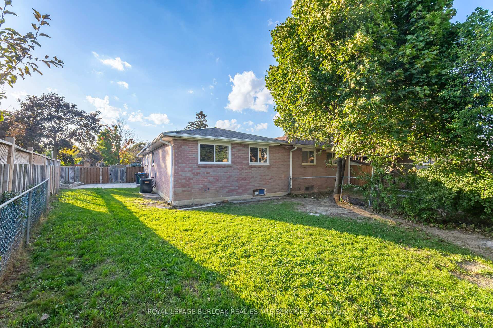Photo 34 of 19 Juniper Crescent, Brampton, Northgate — HOMEH