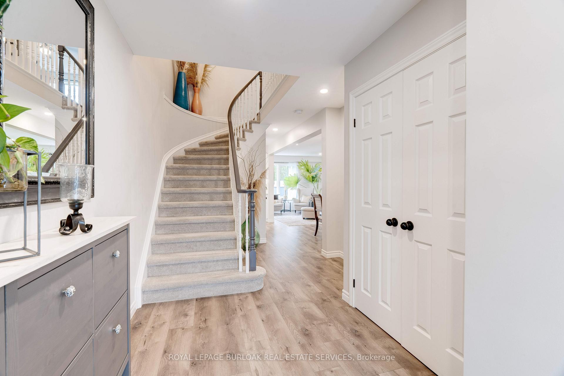 Photo 3 of 1367 Tobyn Drive, Burlington, Tansley — HOMEH