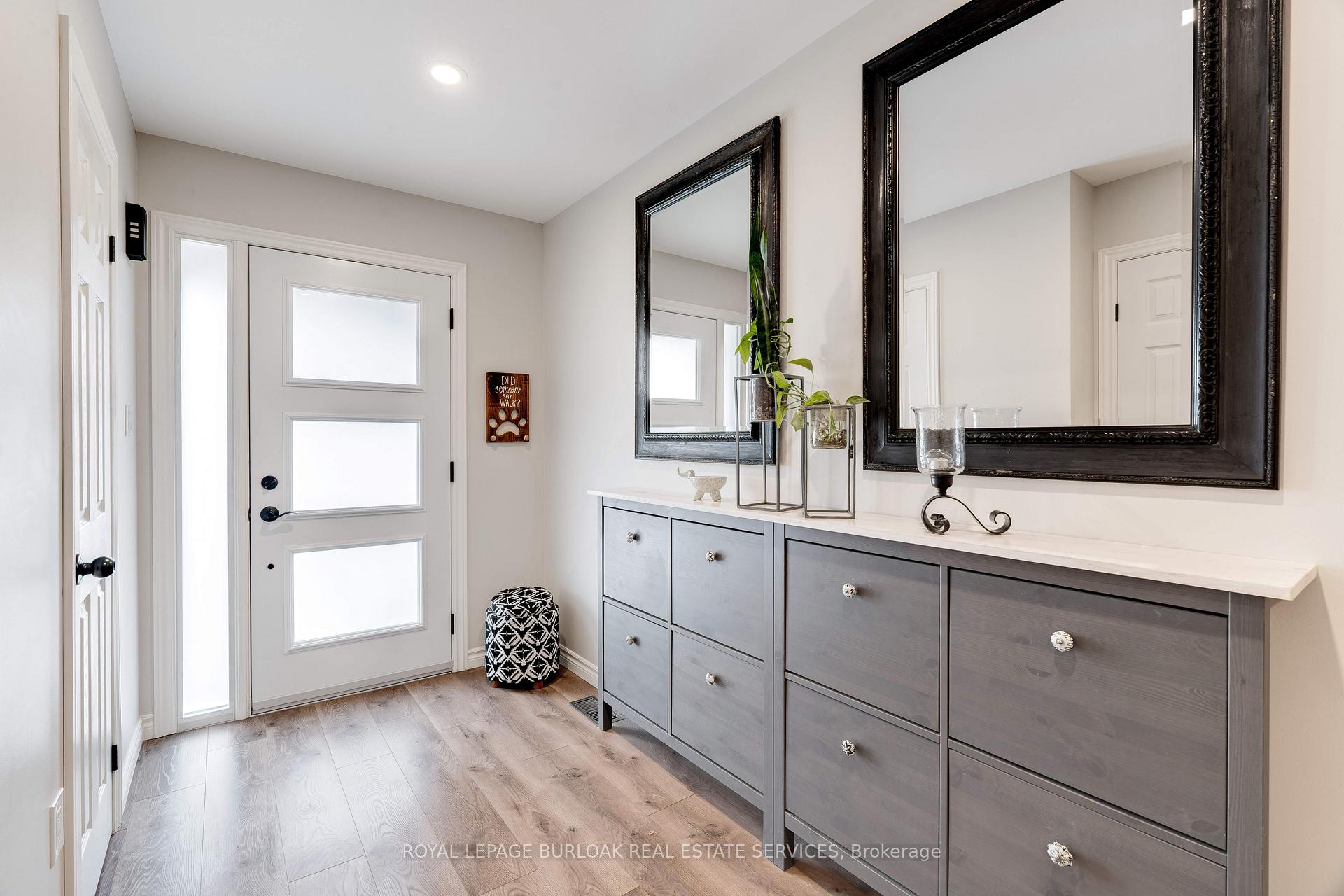Photo 4 of 1367 Tobyn Drive, Burlington, Tansley — HOMEH
