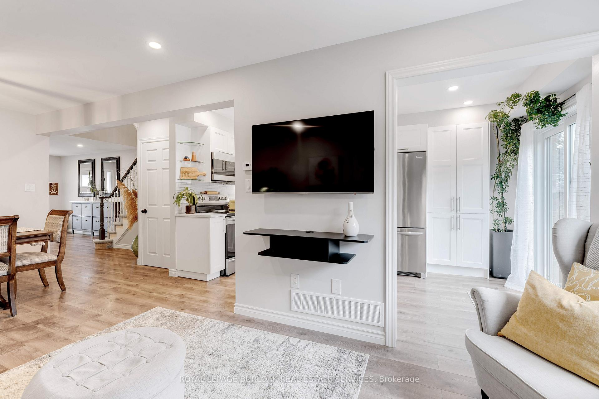 Photo 8 of 1367 Tobyn Drive, Burlington, Tansley — HOMEH