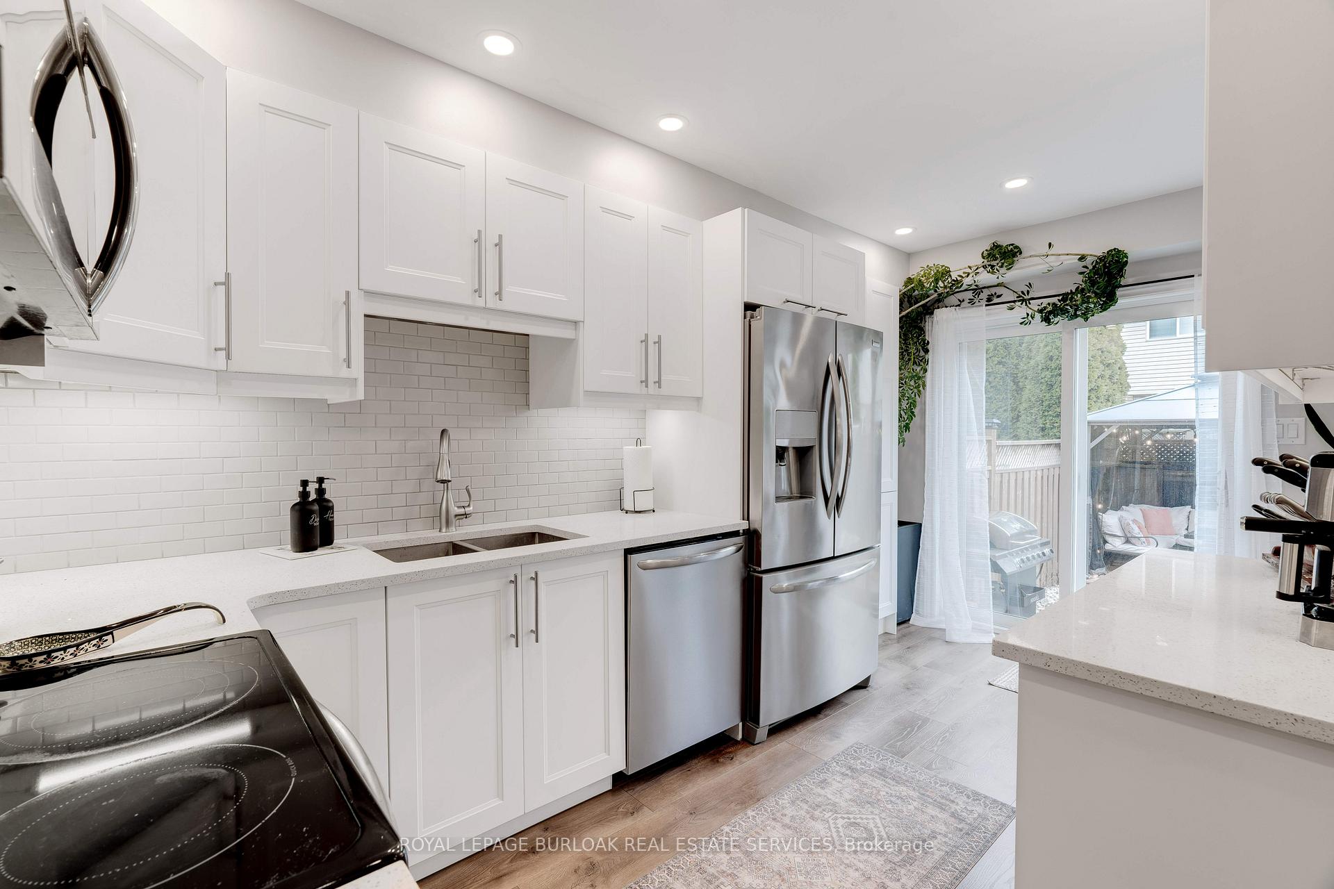 Photo 11 of 1367 Tobyn Drive, Burlington, Tansley — HOMEH