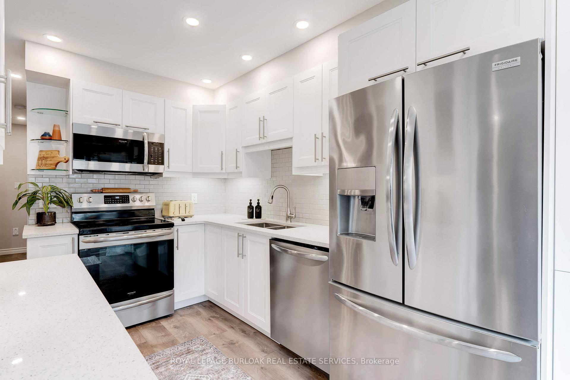 Photo 12 of 1367 Tobyn Drive, Burlington, Tansley — HOMEH