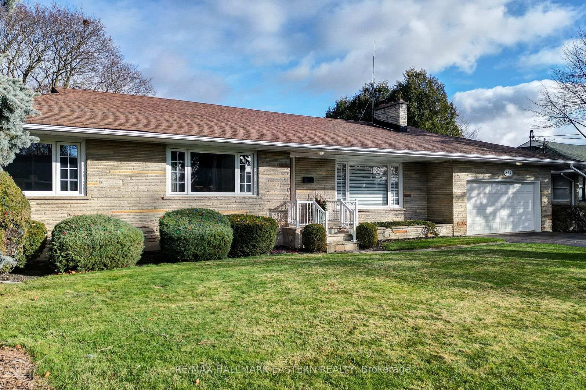 Photo 2 of 827 Somerville Street, Oshawa, Northglen — HOMEH