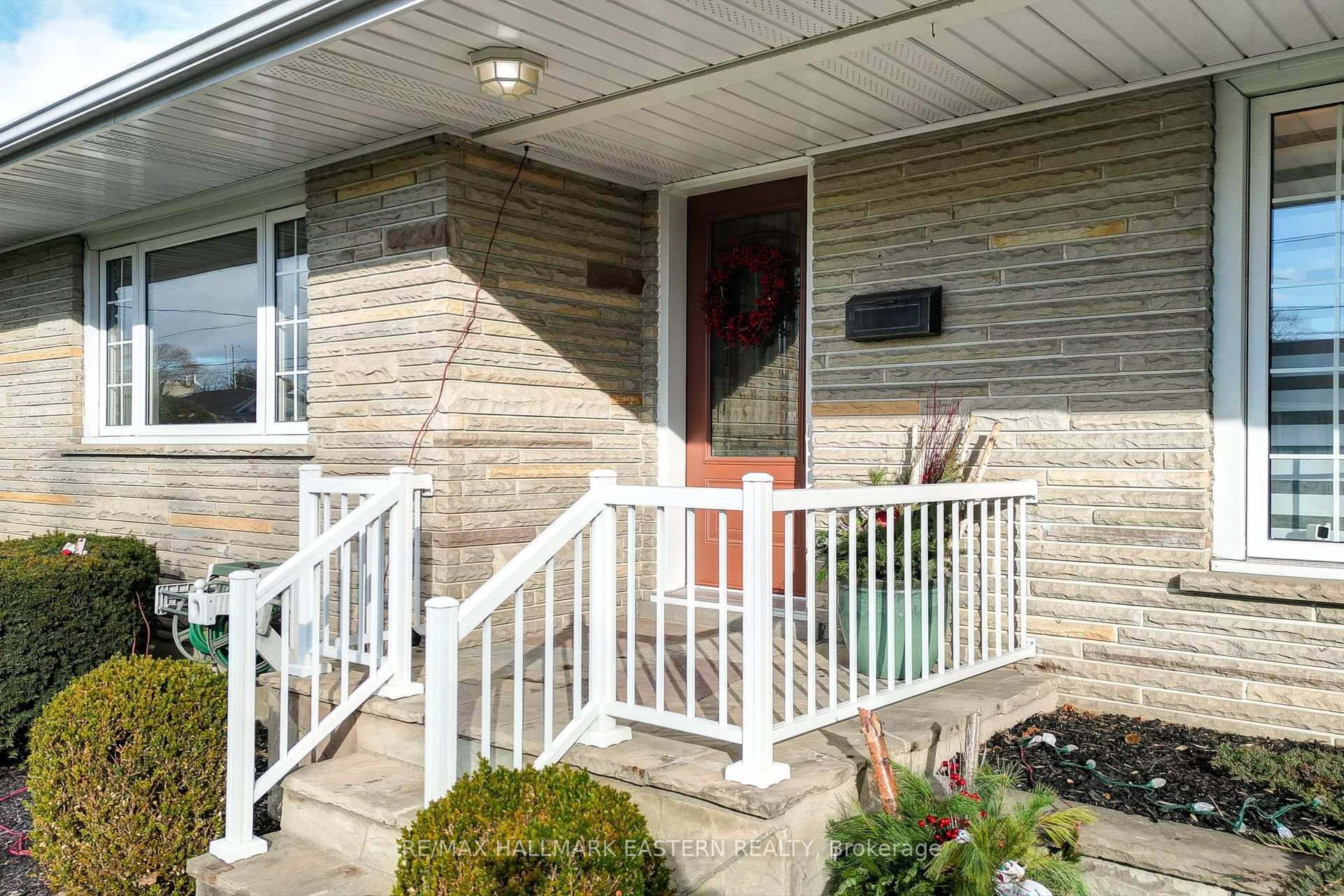 Photo 3 of 827 Somerville Street, Oshawa, Northglen — HOMEH