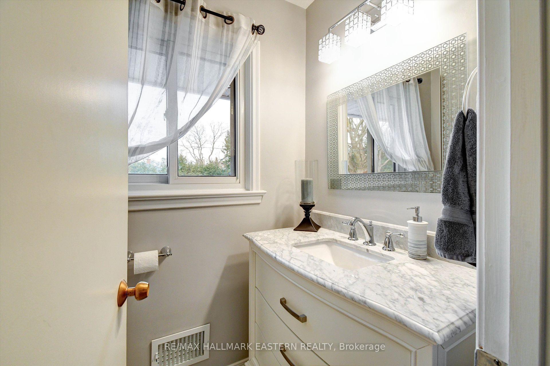 Photo 16 of 827 Somerville Street, Oshawa, Northglen — HOMEH