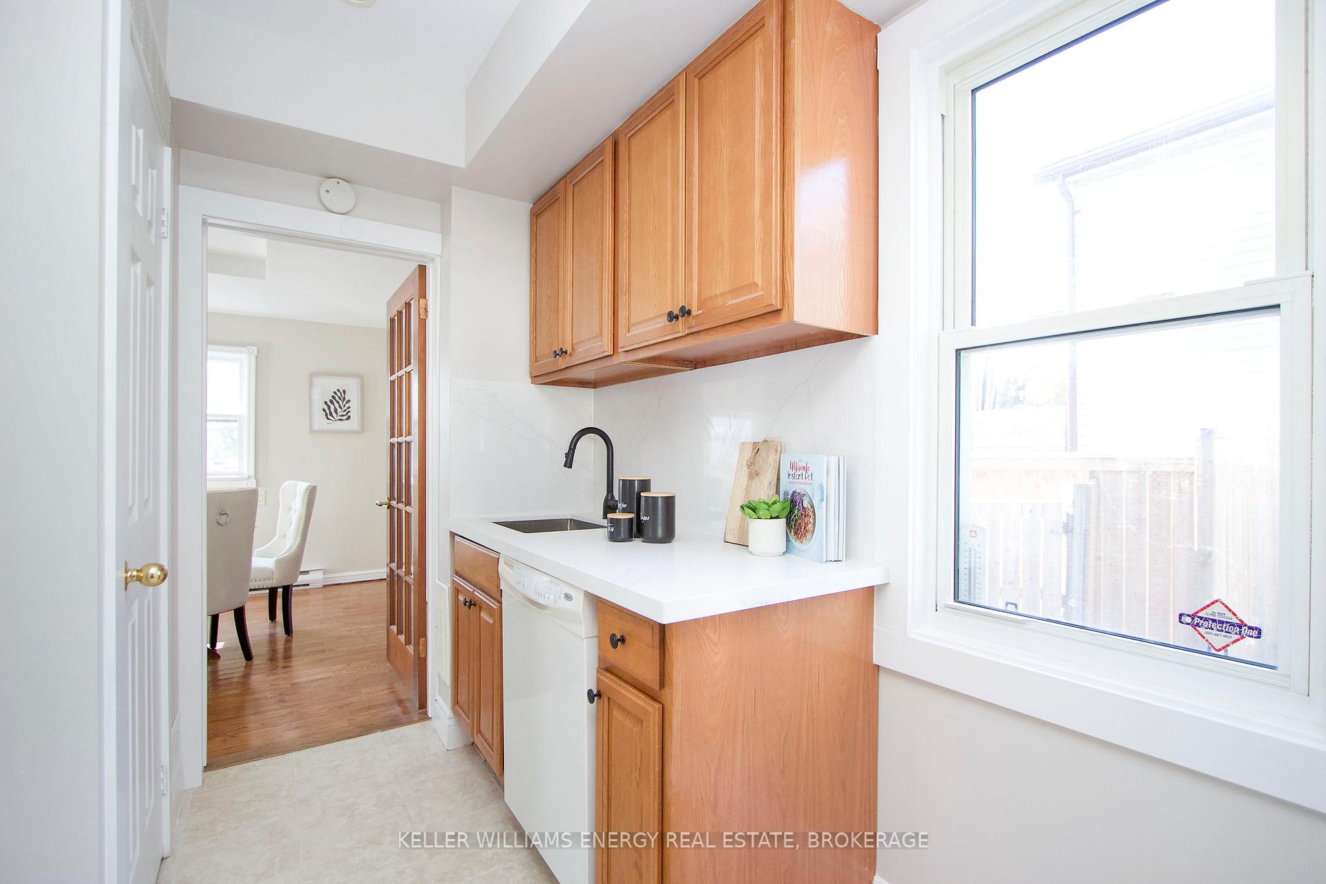 Photo 4 of 894 Robson Street, Oshawa, Lakeview — HOMEH