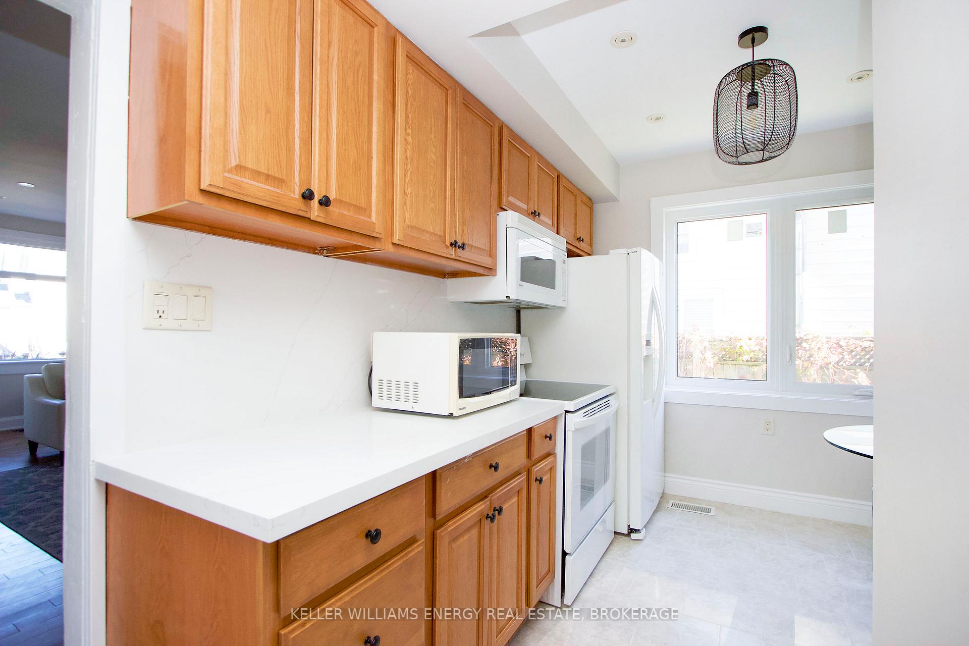 Photo 5 of 894 Robson Street, Oshawa, Lakeview — HOMEH