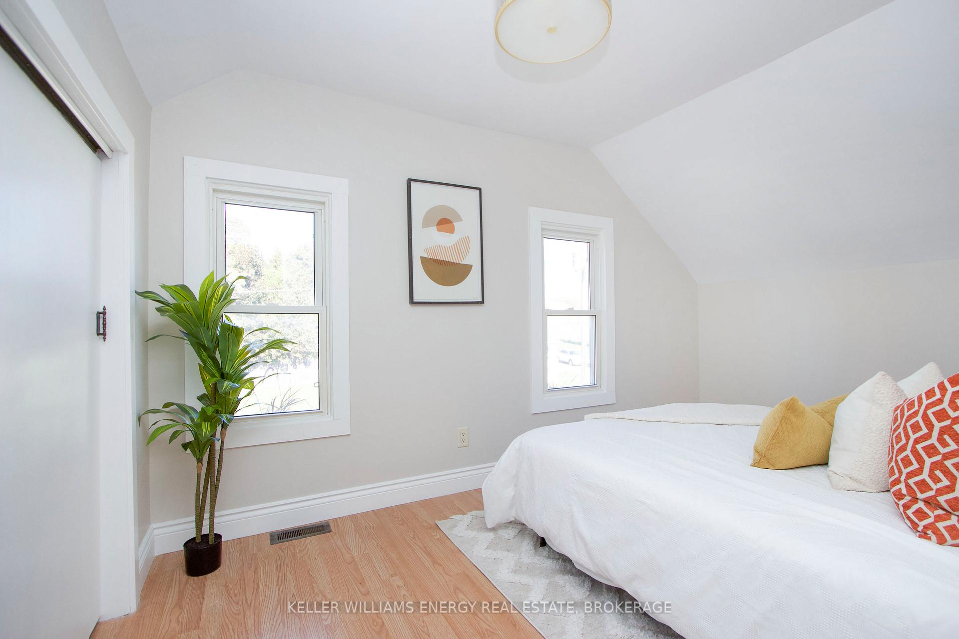 Photo 10 of 894 Robson Street, Oshawa, Lakeview — HOMEH