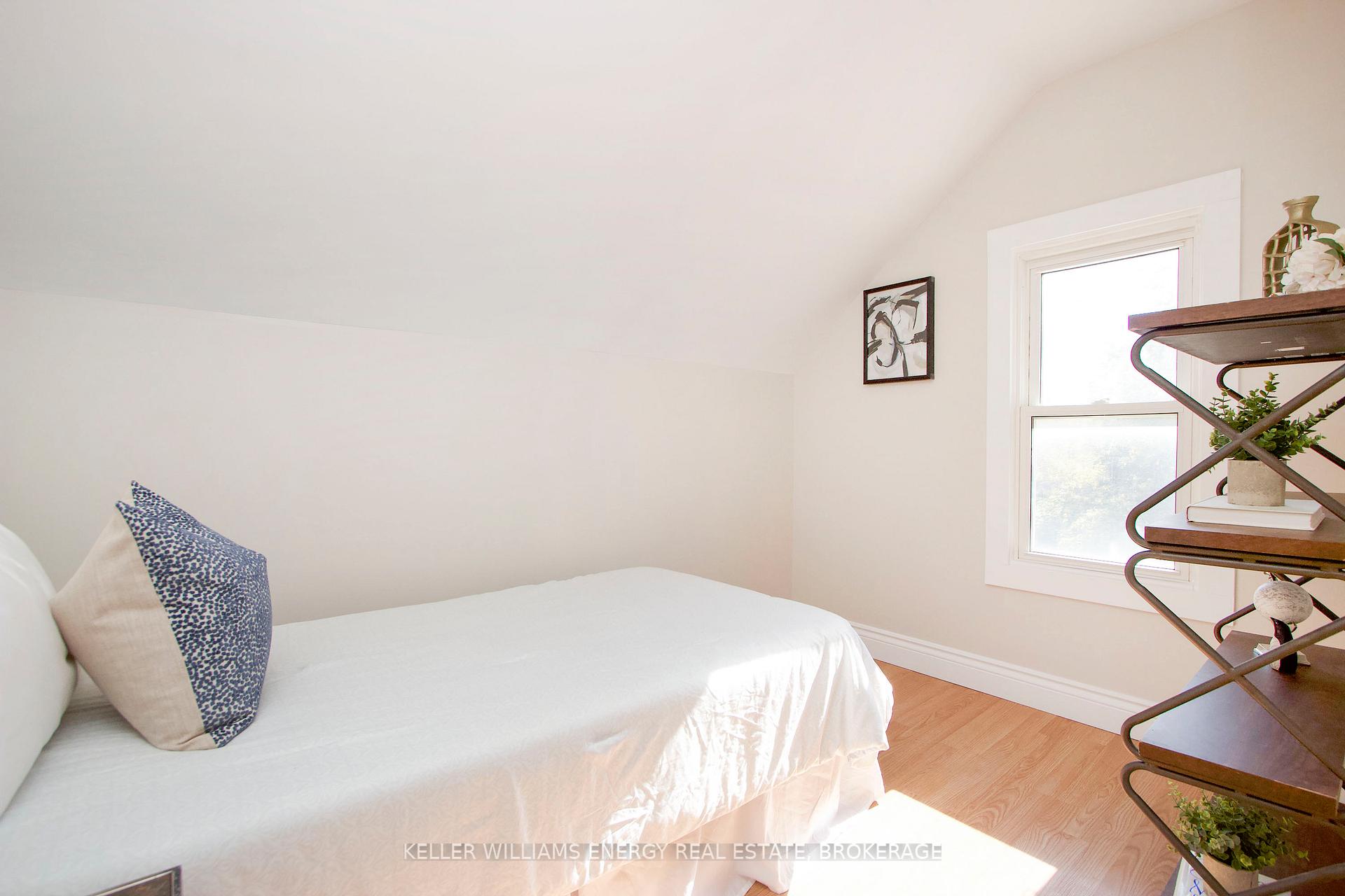 Photo 13 of 894 Robson Street, Oshawa, Lakeview — HOMEH