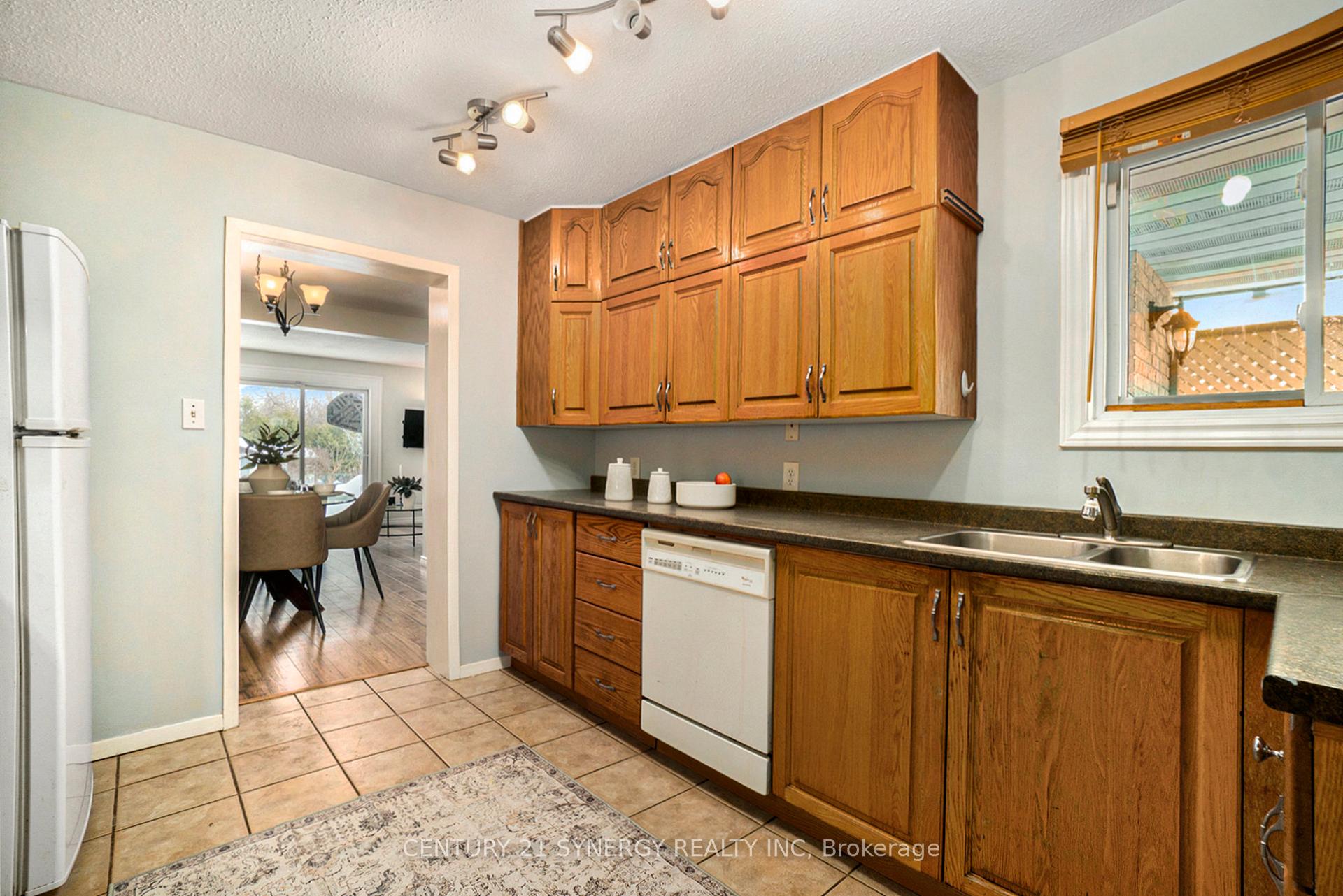 Photo 7 of 2 Berkshire Way, Ottawa, Barrhaven - Pheasant Run — HOMEH