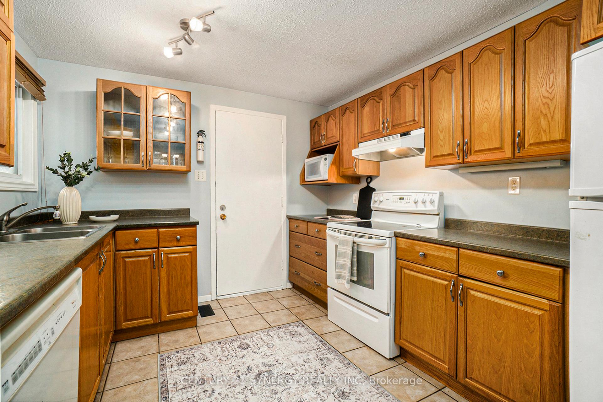 Photo 8 of 2 Berkshire Way, Ottawa, Barrhaven - Pheasant Run — HOMEH