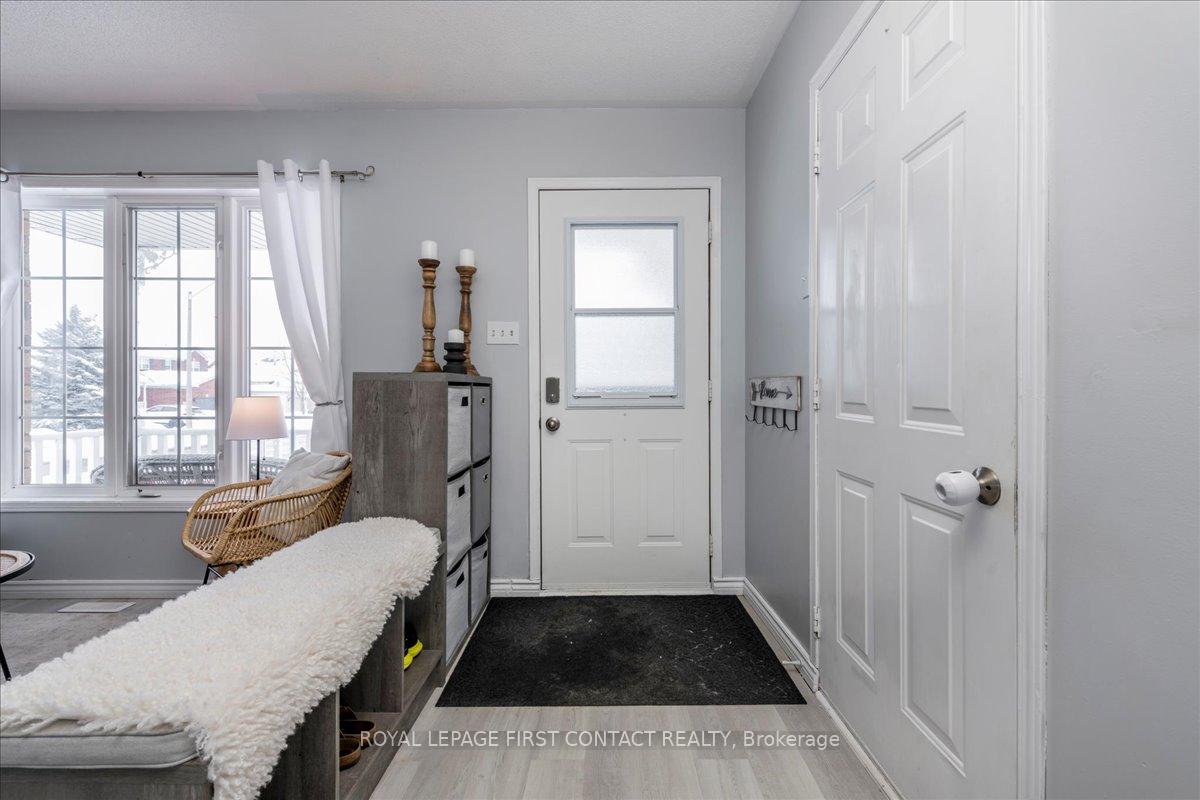 Photo 2 of 68 Draper Crescent, Barrie, Painswick North — HOMEH