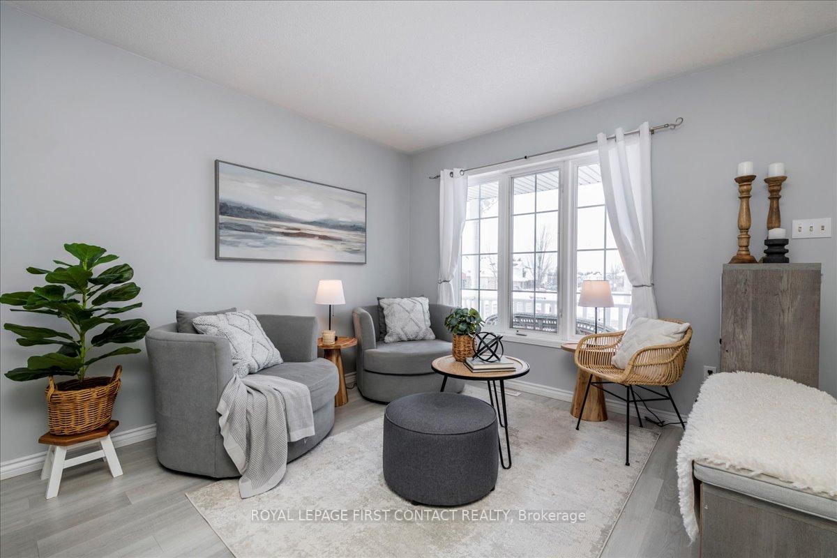 Photo 3 of 68 Draper Crescent, Barrie, Painswick North — HOMEH
