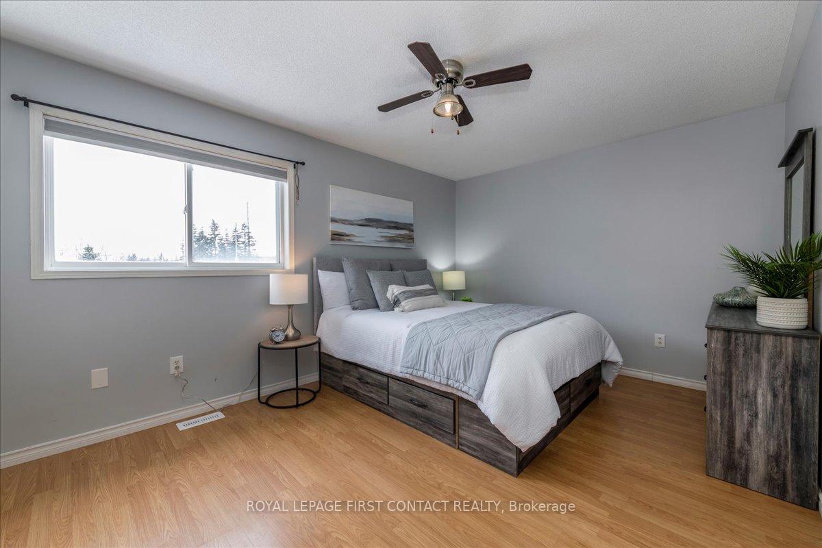 Photo 12 of 68 Draper Crescent, Barrie, Painswick North — HOMEH
