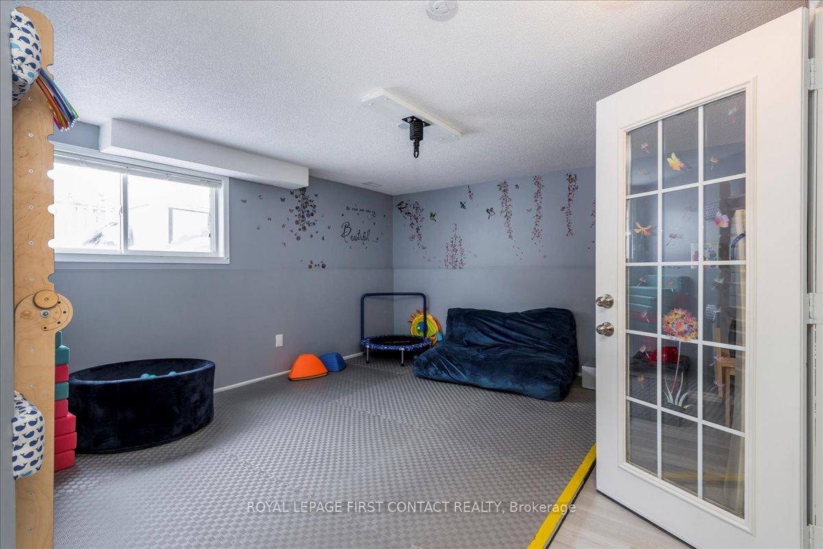 Photo 17 of 68 Draper Crescent, Barrie, Painswick North — HOMEH