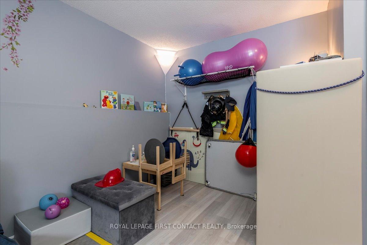 Photo 18 of 68 Draper Crescent, Barrie, Painswick North — HOMEH