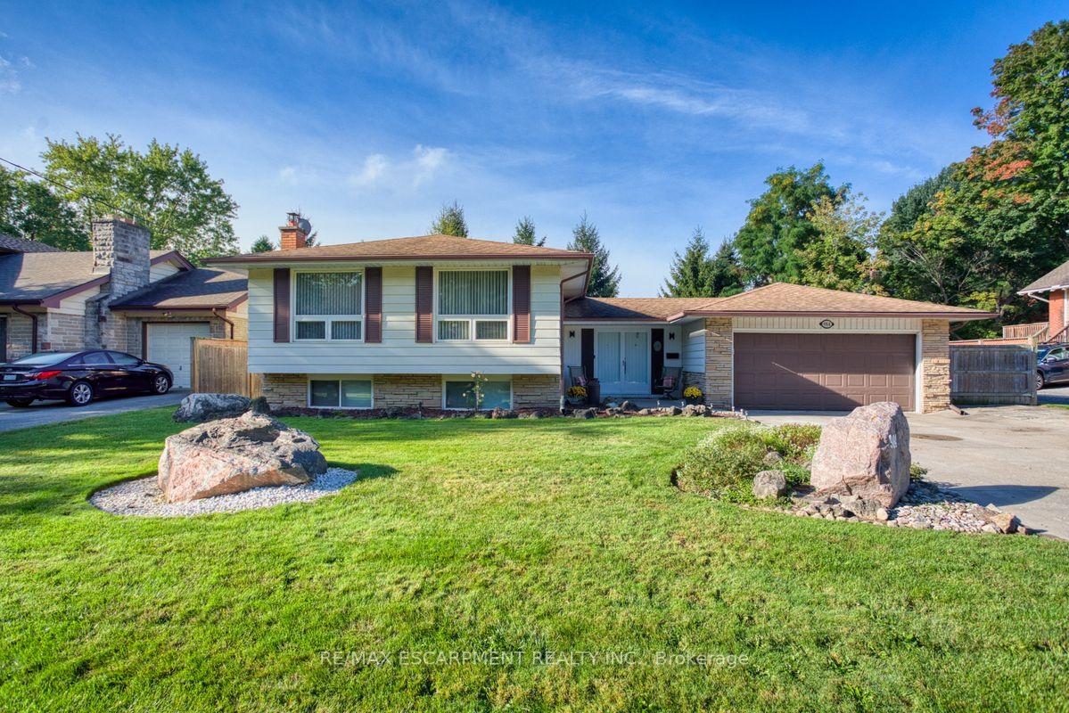 Photo 2 of 984 Easterbrook Avenue, Burlington, Bayview — HOMEH