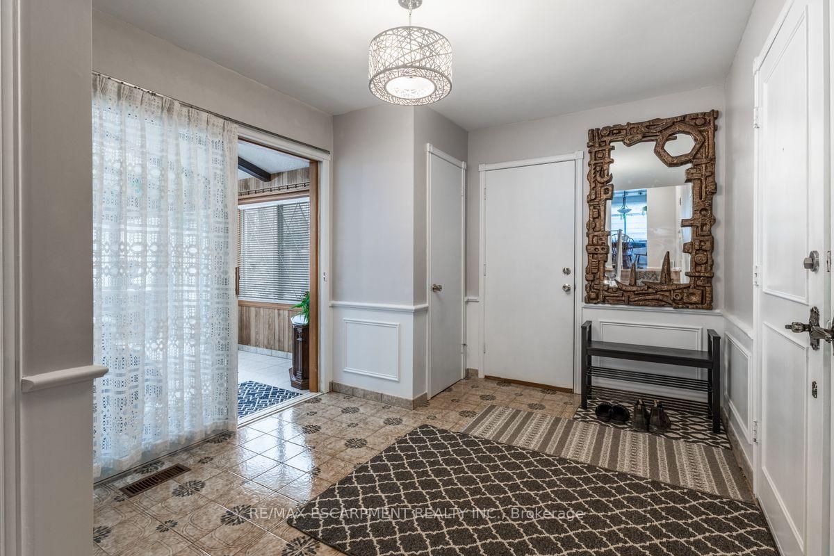 Photo 5 of 984 Easterbrook Avenue, Burlington, Bayview — HOMEH
