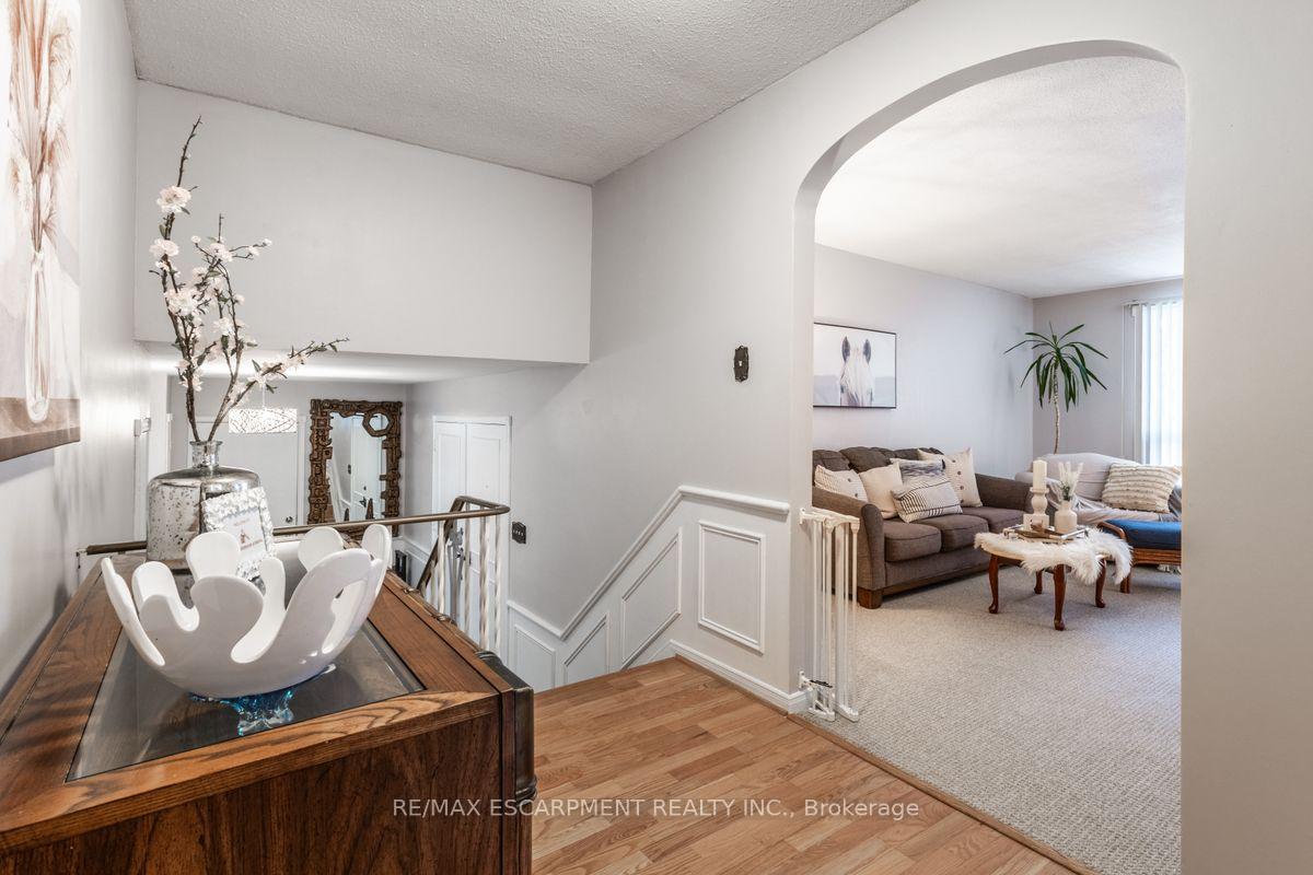 Photo 8 of 984 Easterbrook Avenue, Burlington, Bayview — HOMEH