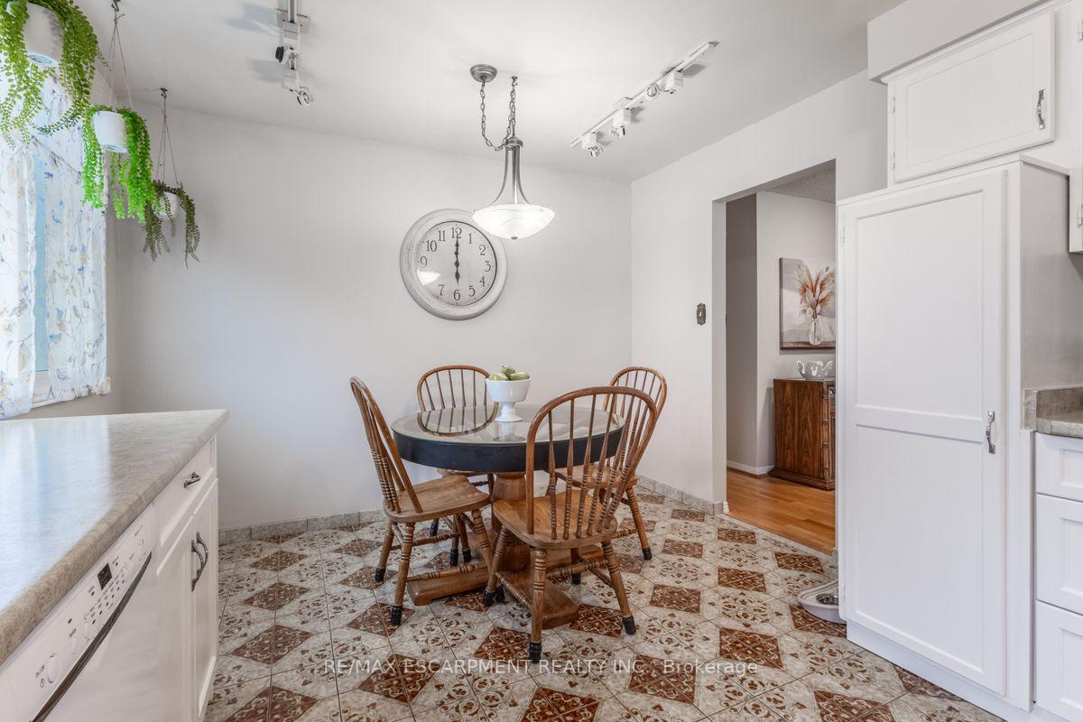 Photo 9 of 984 Easterbrook Avenue, Burlington, Bayview — HOMEH