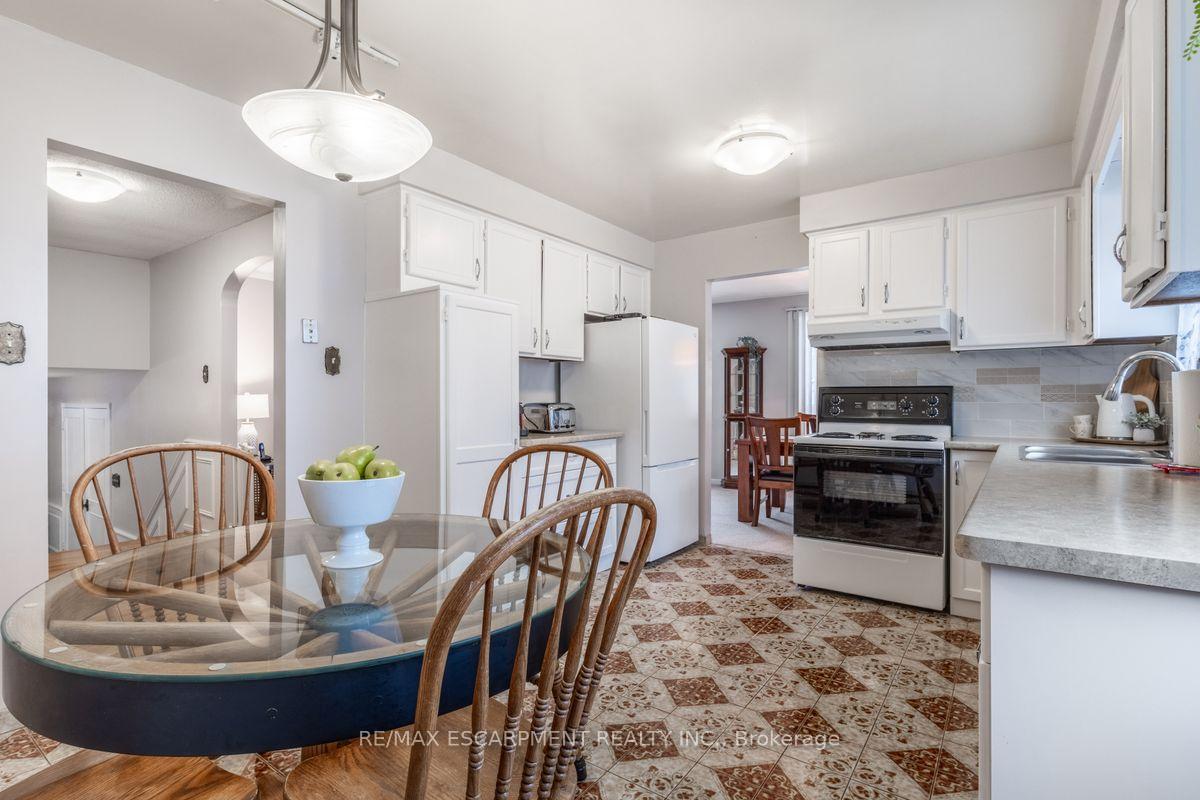 Photo 10 of 984 Easterbrook Avenue, Burlington, Bayview — HOMEH