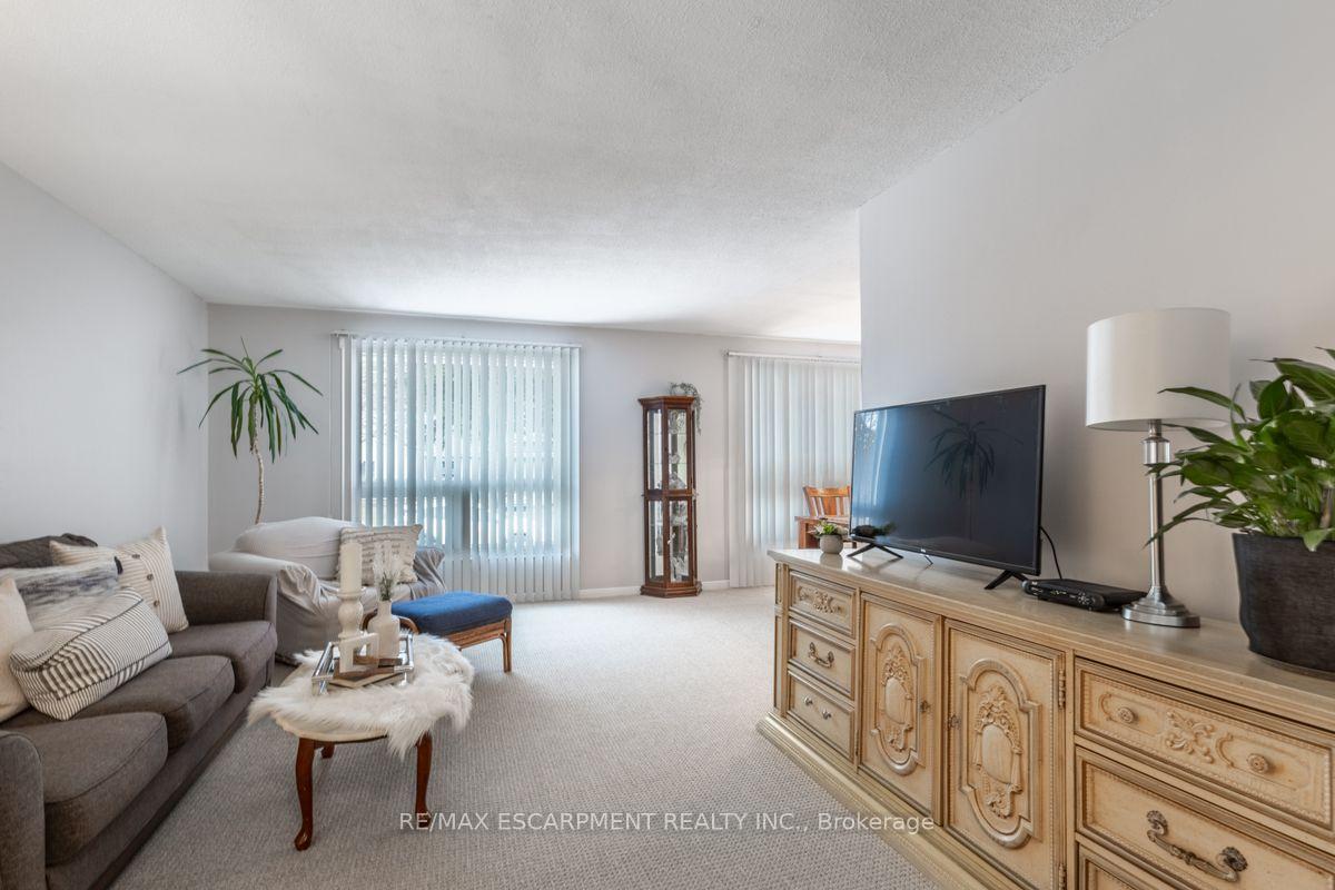 Photo 12 of 984 Easterbrook Avenue, Burlington, Bayview — HOMEH