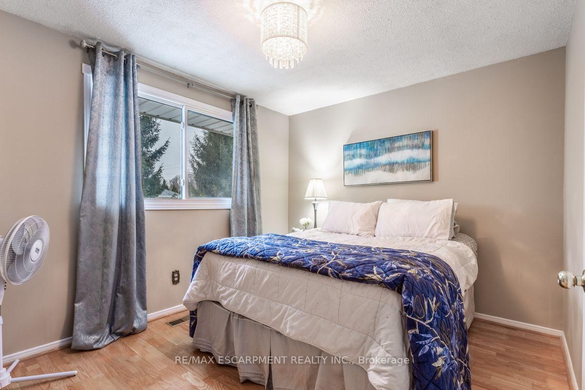 Photo 16 of 984 Easterbrook Avenue, Burlington, Bayview — HOMEH