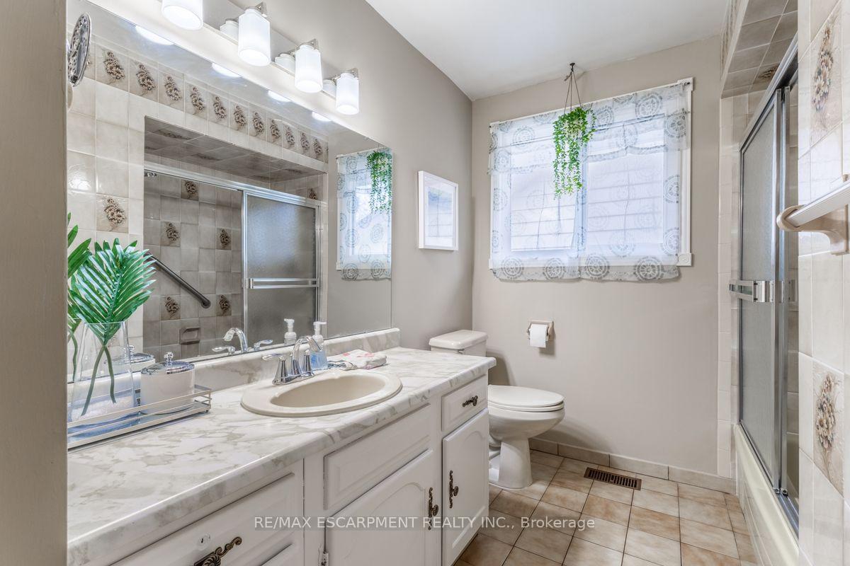 Photo 17 of 984 Easterbrook Avenue, Burlington, Bayview — HOMEH