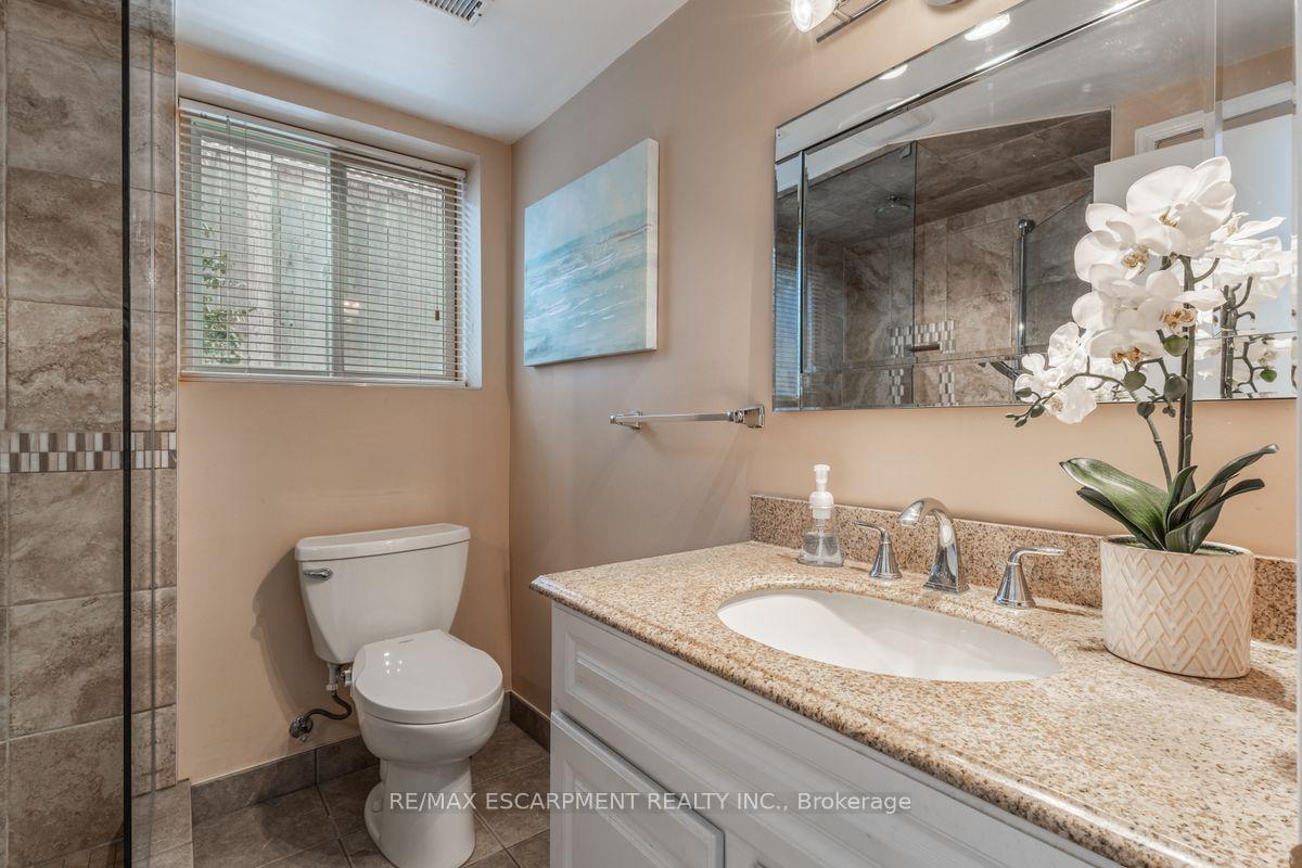 Photo 23 of 984 Easterbrook Avenue, Burlington, Bayview — HOMEH