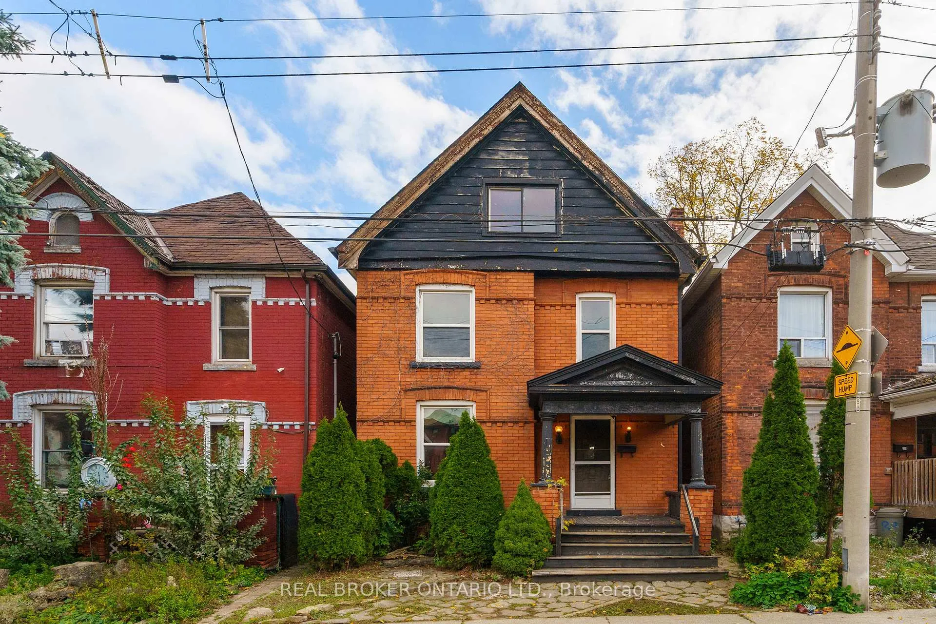 Front of 125 Grant Avenue