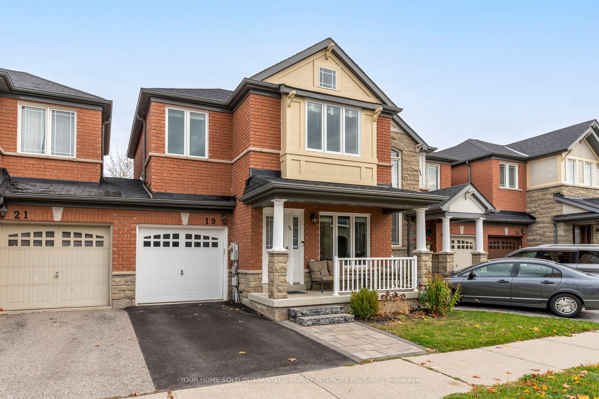 Photo 2 of 19 Vandervoort Drive, Richmond Hill, Jefferson — HOMEH