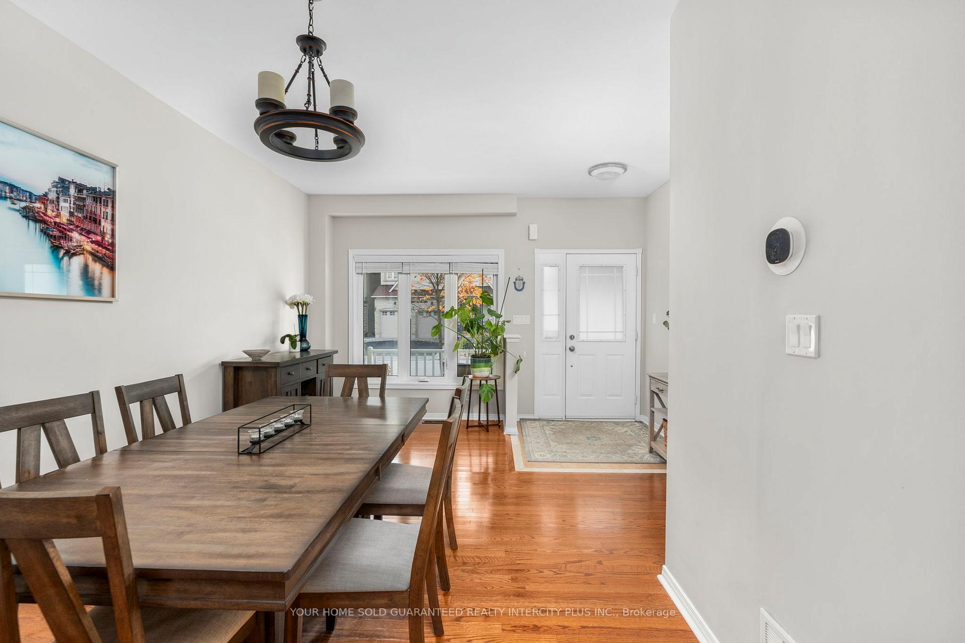 Photo 9 of 19 Vandervoort Drive, Richmond Hill, Jefferson — HOMEH