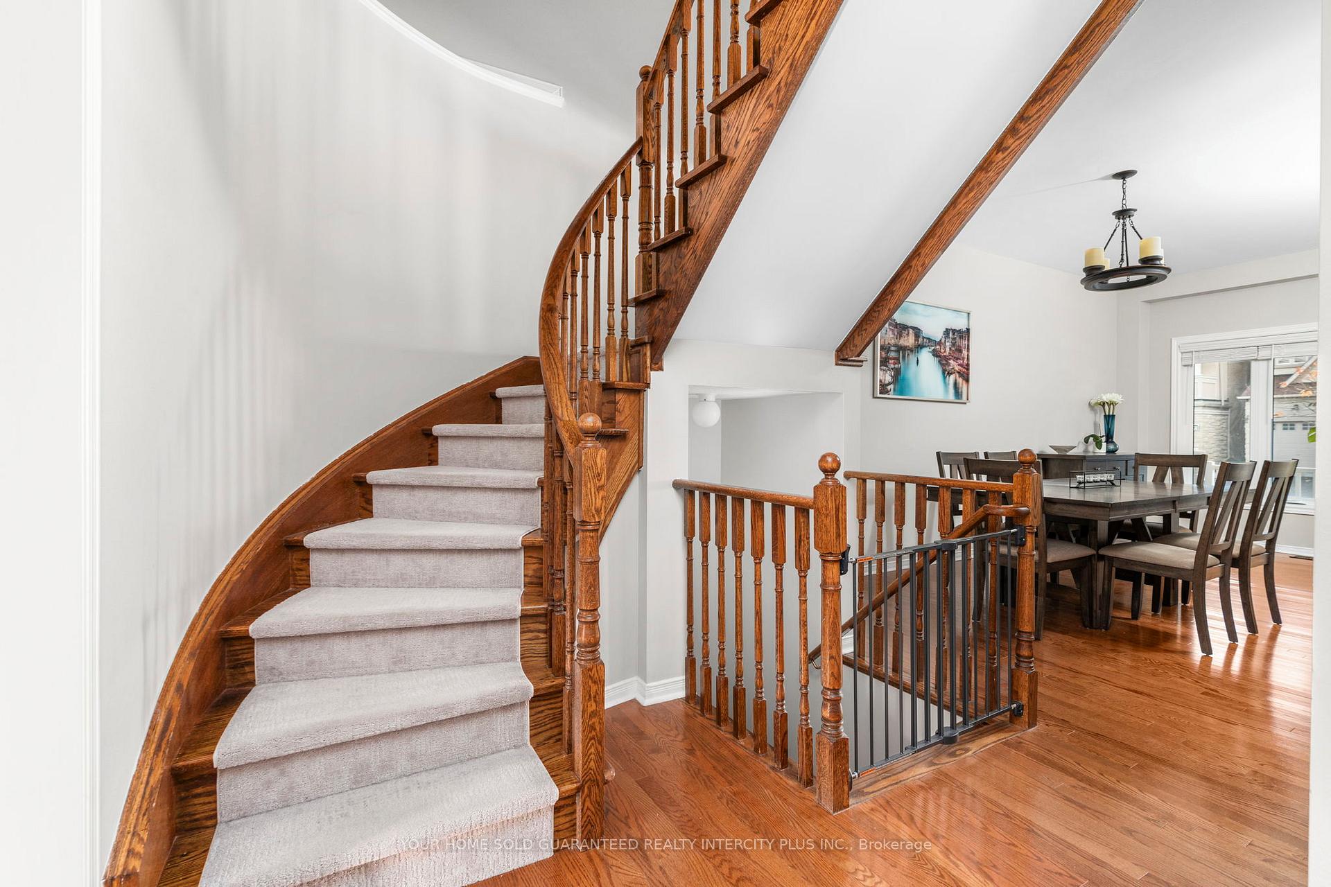 Photo 10 of 19 Vandervoort Drive, Richmond Hill, Jefferson — HOMEH