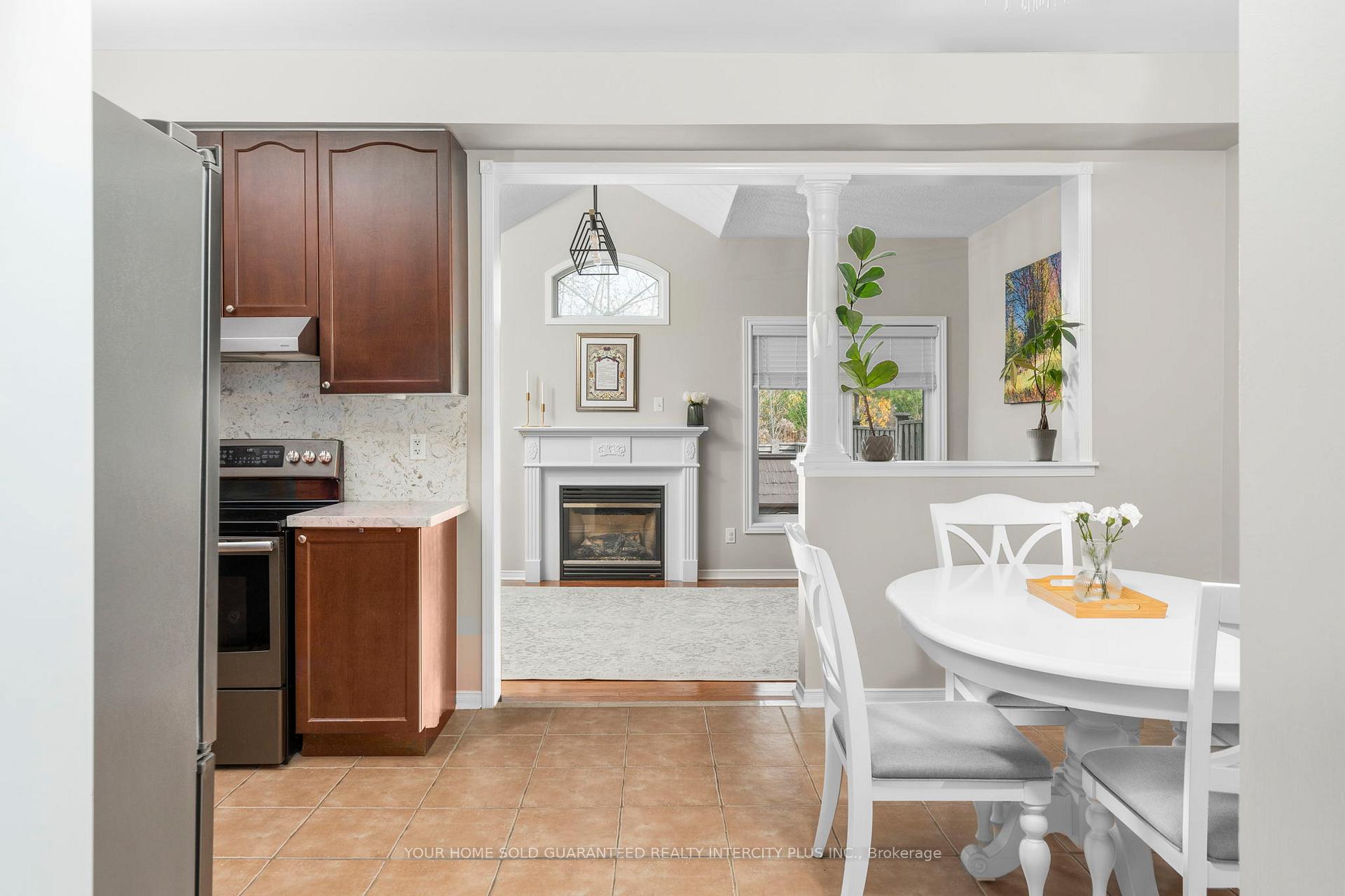 Photo 12 of 19 Vandervoort Drive, Richmond Hill, Jefferson — HOMEH
