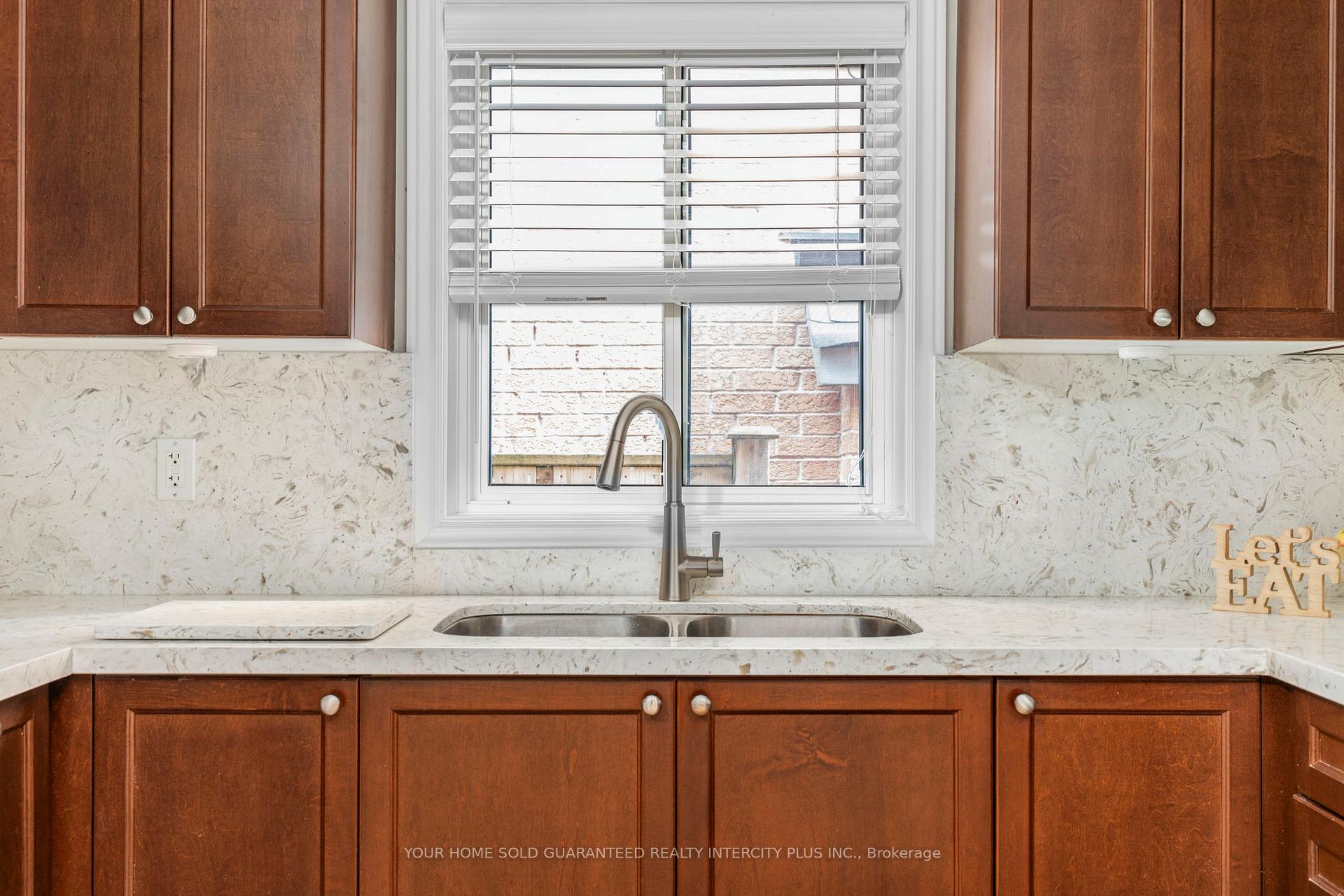 Photo 15 of 19 Vandervoort Drive, Richmond Hill, Jefferson — HOMEH