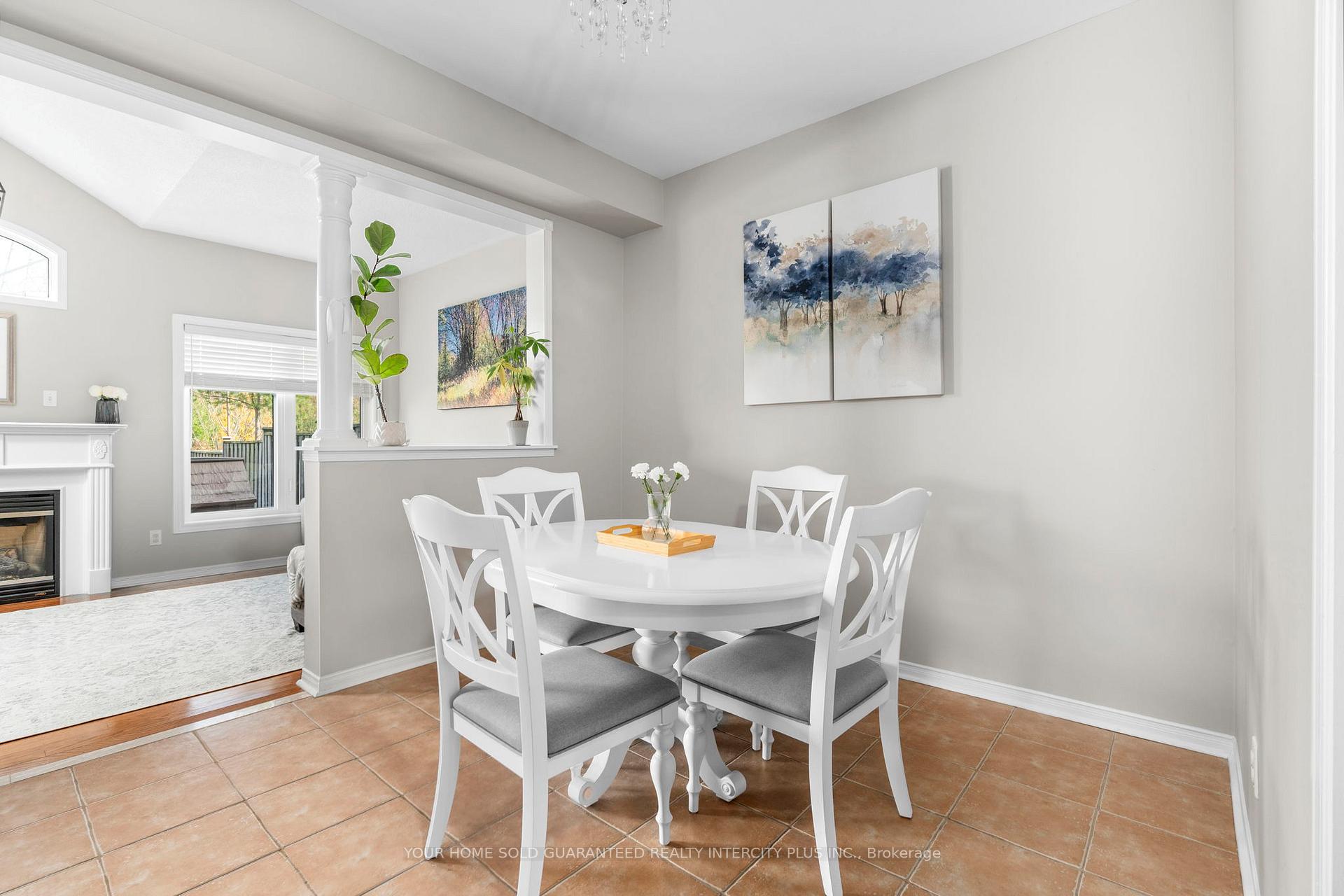 Photo 16 of 19 Vandervoort Drive, Richmond Hill, Jefferson — HOMEH
