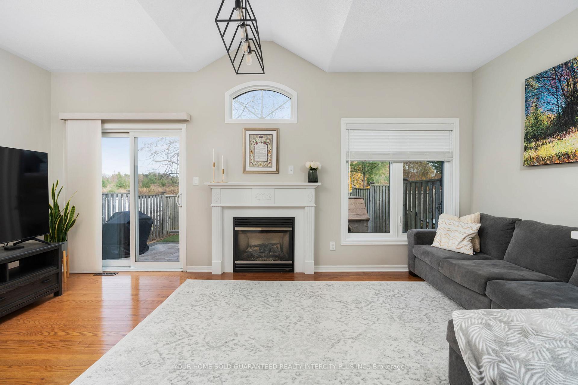 Photo 19 of 19 Vandervoort Drive, Richmond Hill, Jefferson — HOMEH