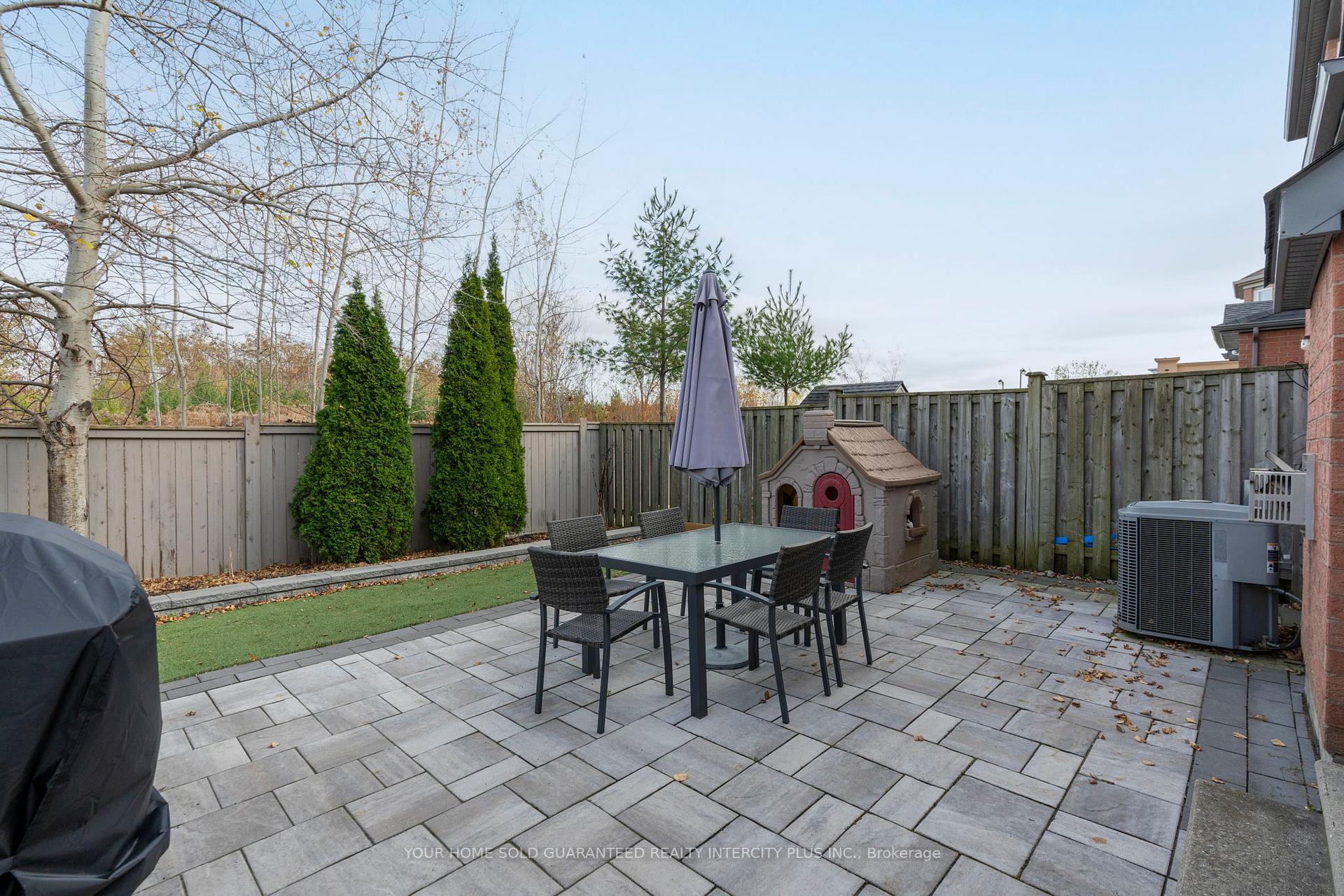 Photo 30 of 19 Vandervoort Drive, Richmond Hill, Jefferson — HOMEH