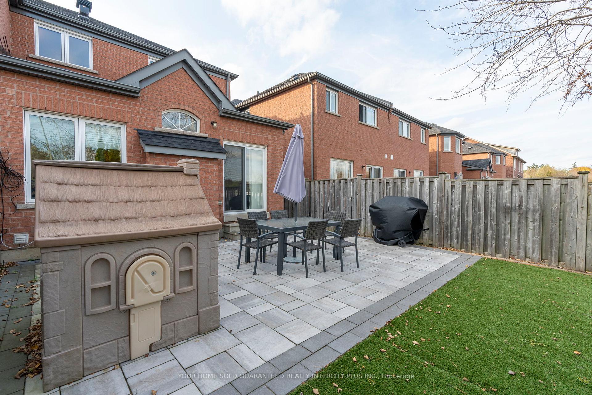 Photo 33 of 19 Vandervoort Drive, Richmond Hill, Jefferson — HOMEH